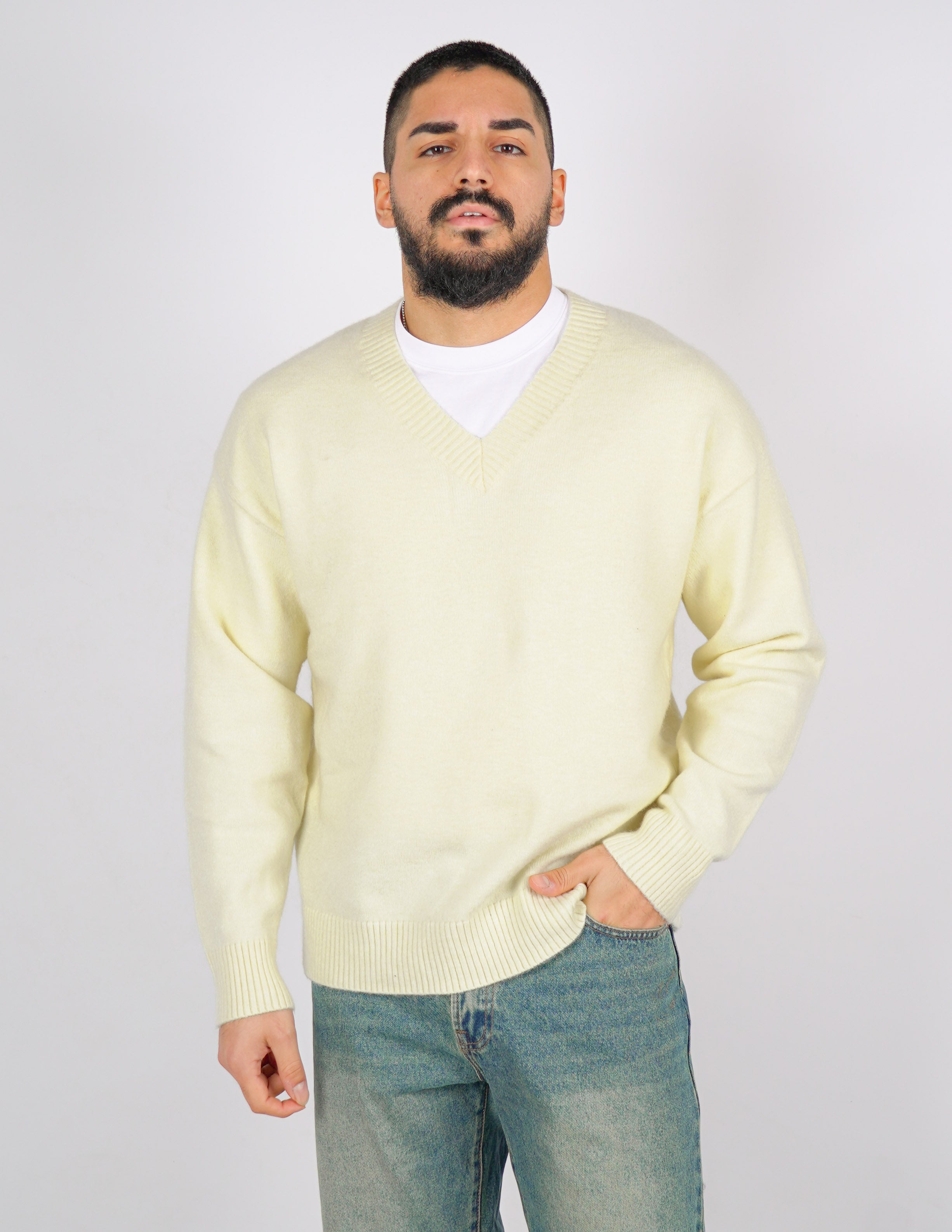 MAGLIA CON SCOLLO A V IN MISTO LANA