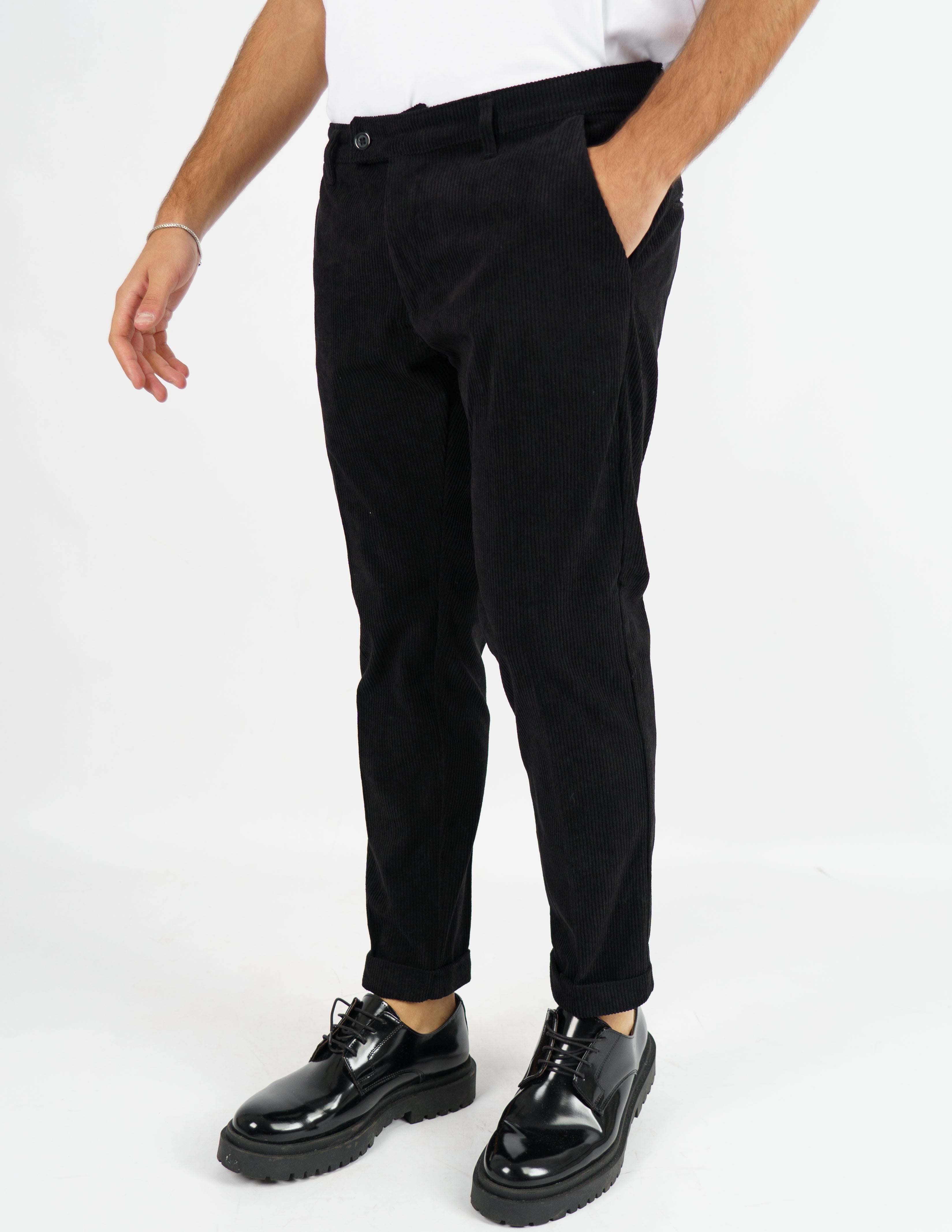 Pantalone in velluto con abbottonatura allungata