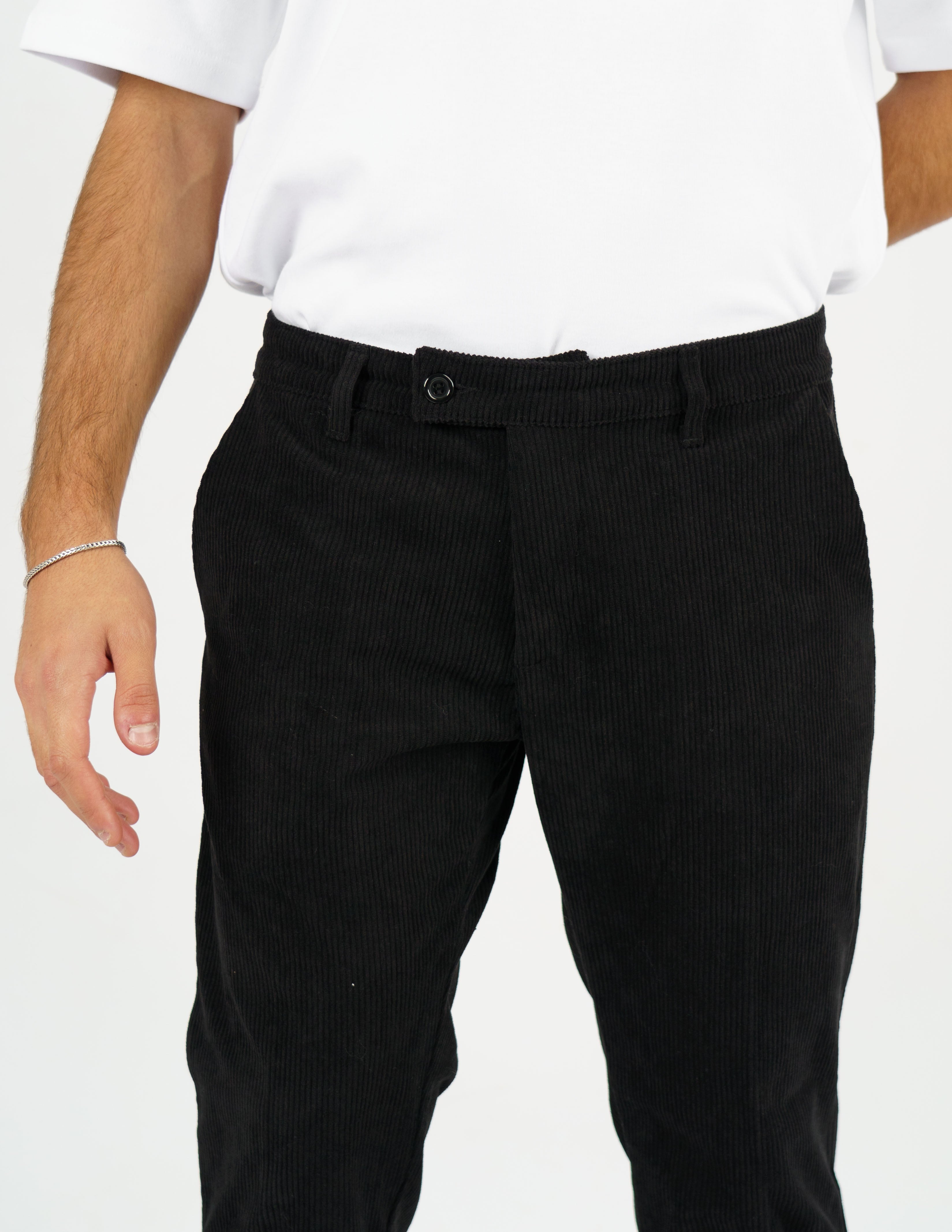 Pantalone in velluto con abbottonatura allungata