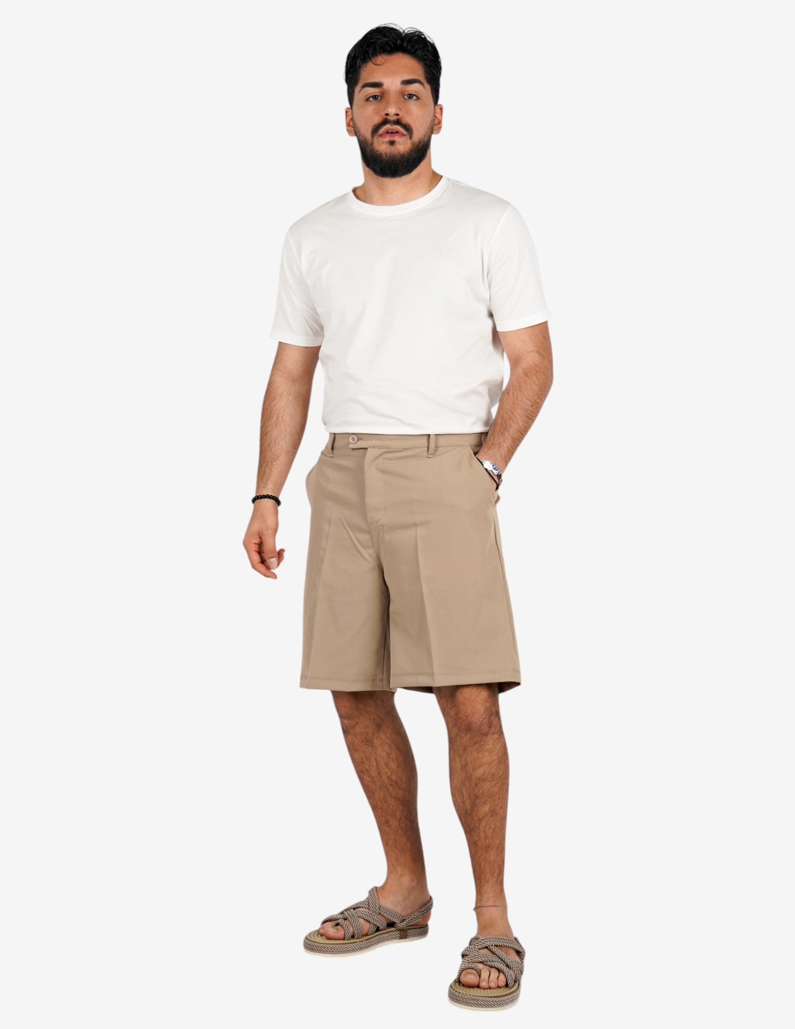 Bermuda con abbottonatura allungata