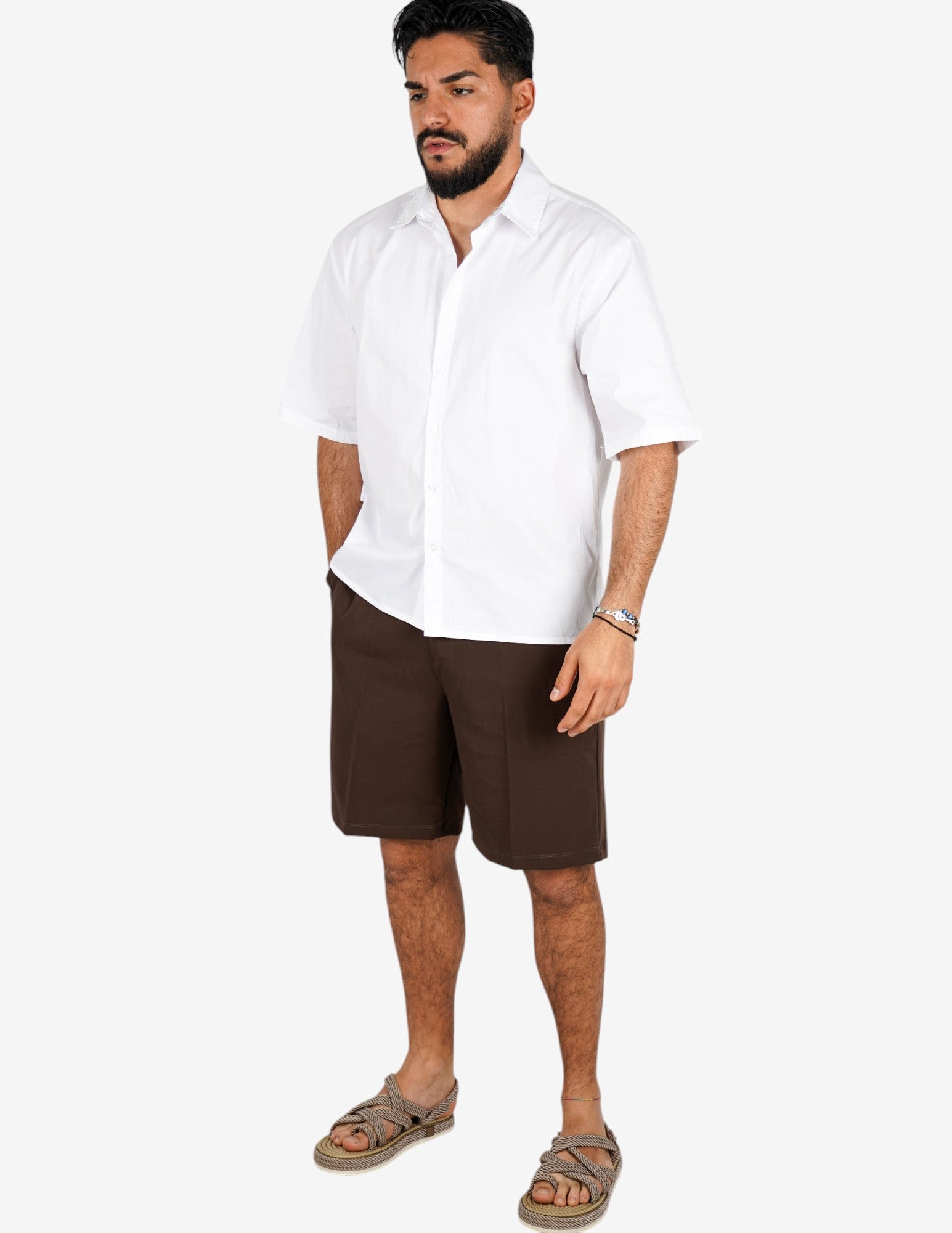 Bermuda con abbottonatura allungata