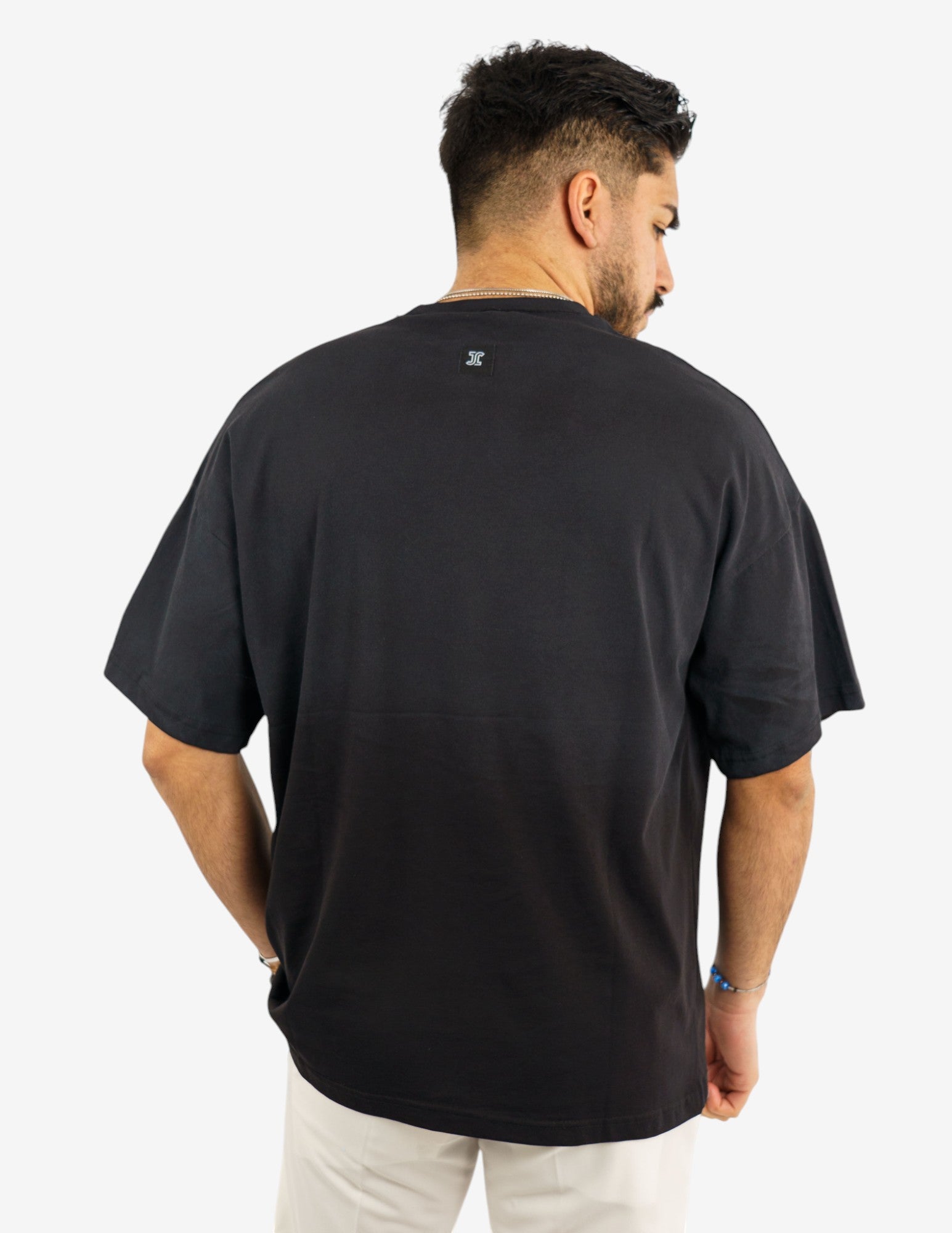 t-shirt over slavata