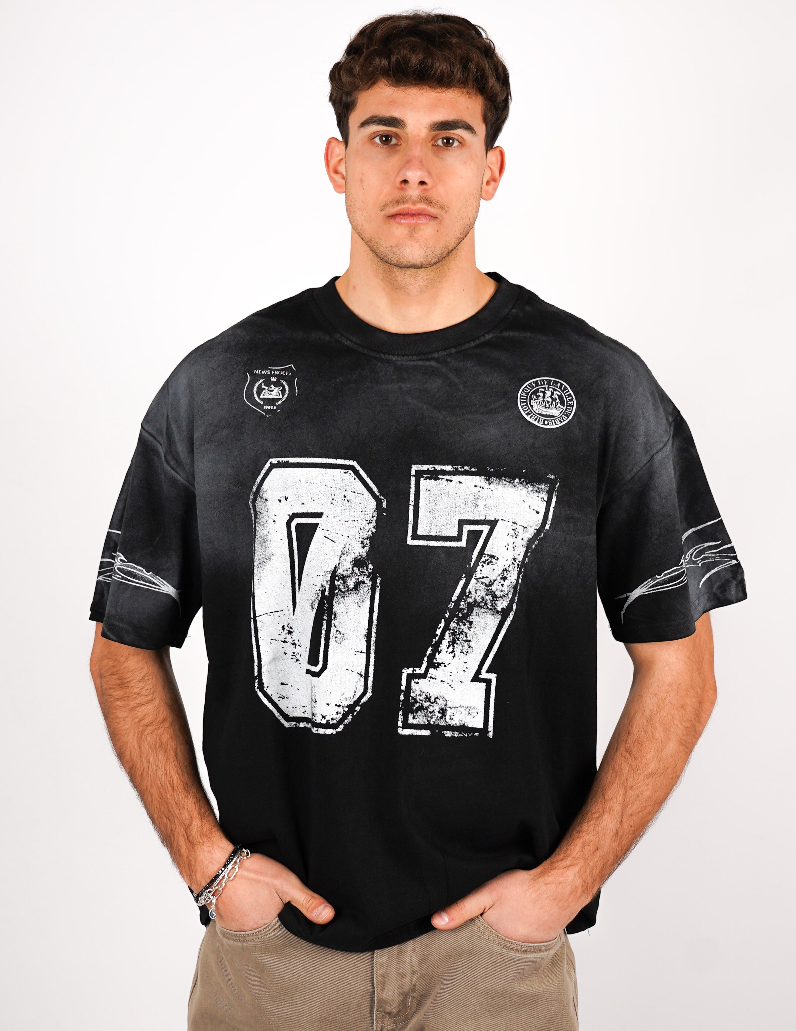 t-shirt slavata con numero