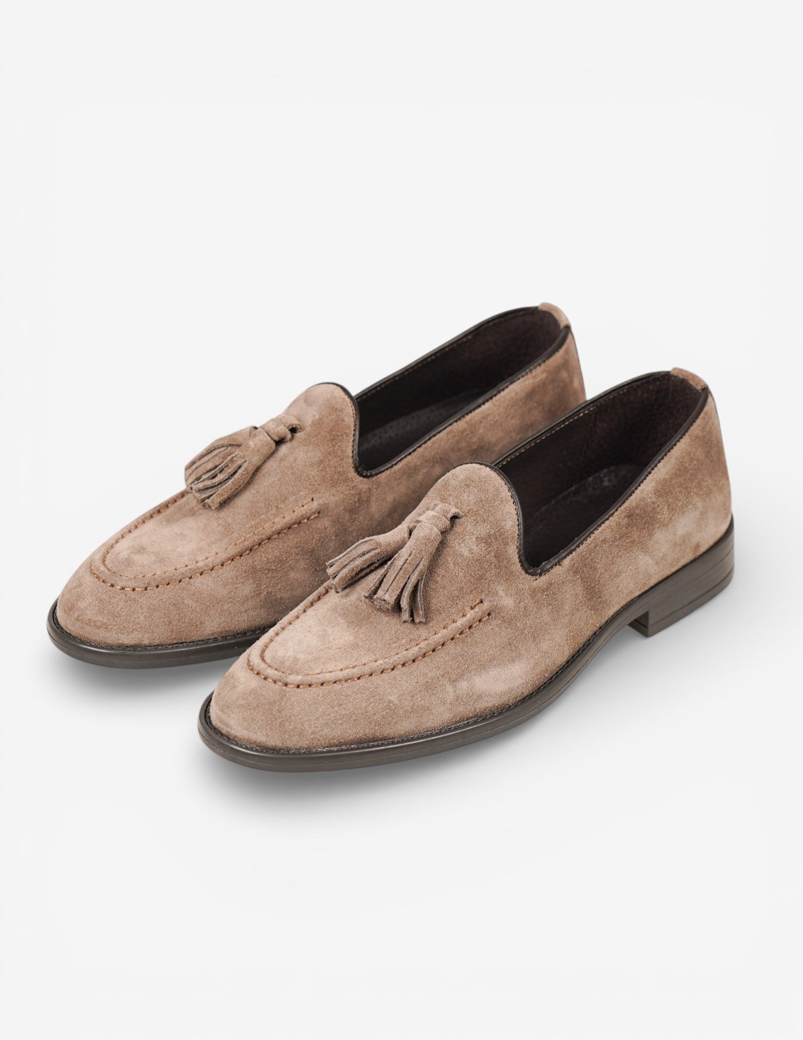 mocassino in camoscio con nappine