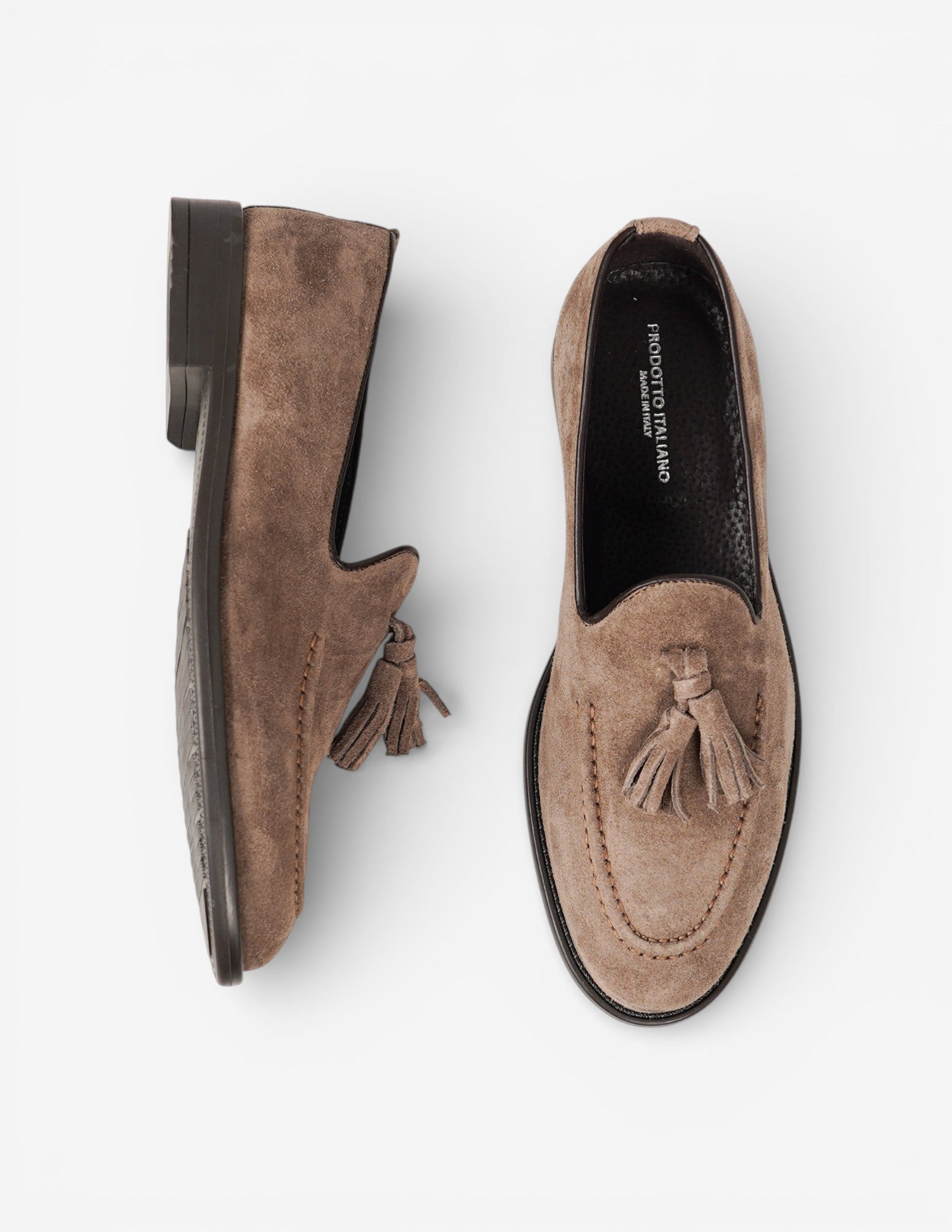 mocassino in camoscio con nappine