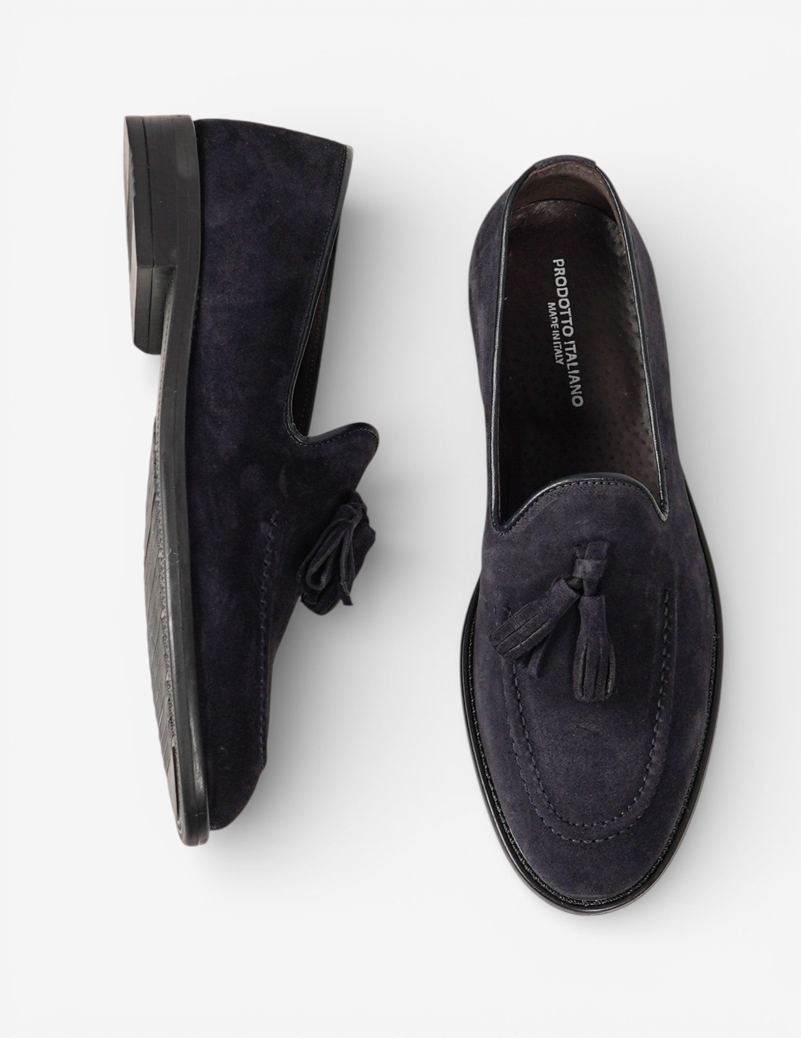 mocassino in camoscio con nappine