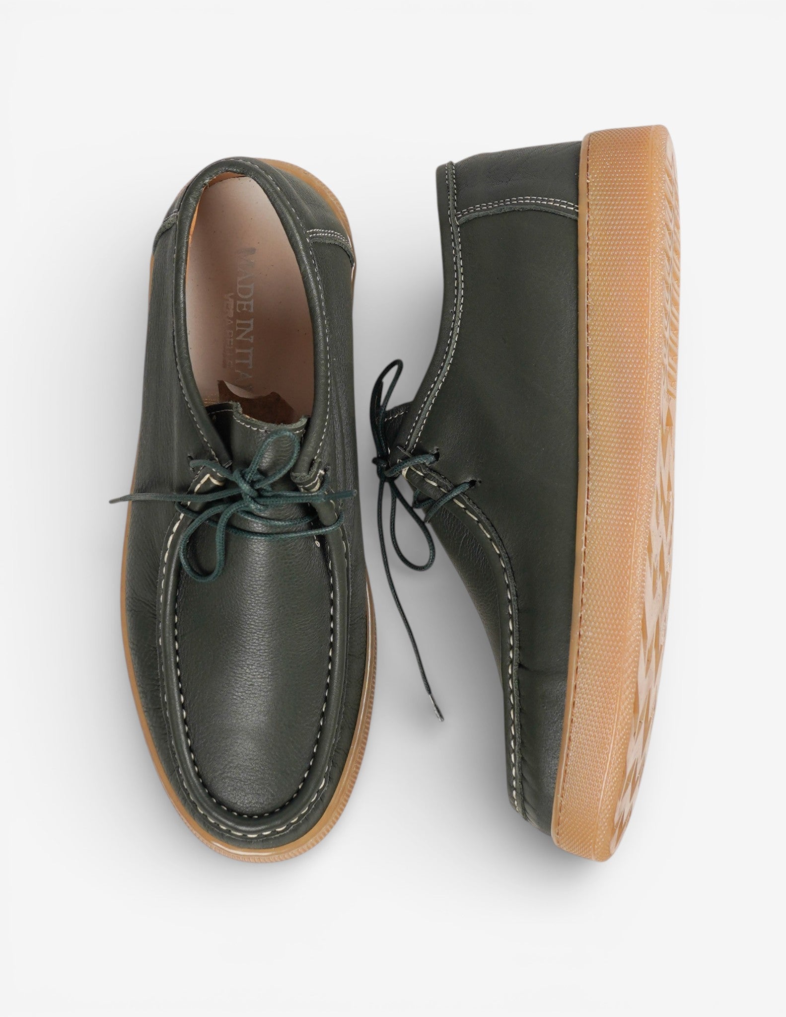 scarpa allacciata fondo gomma