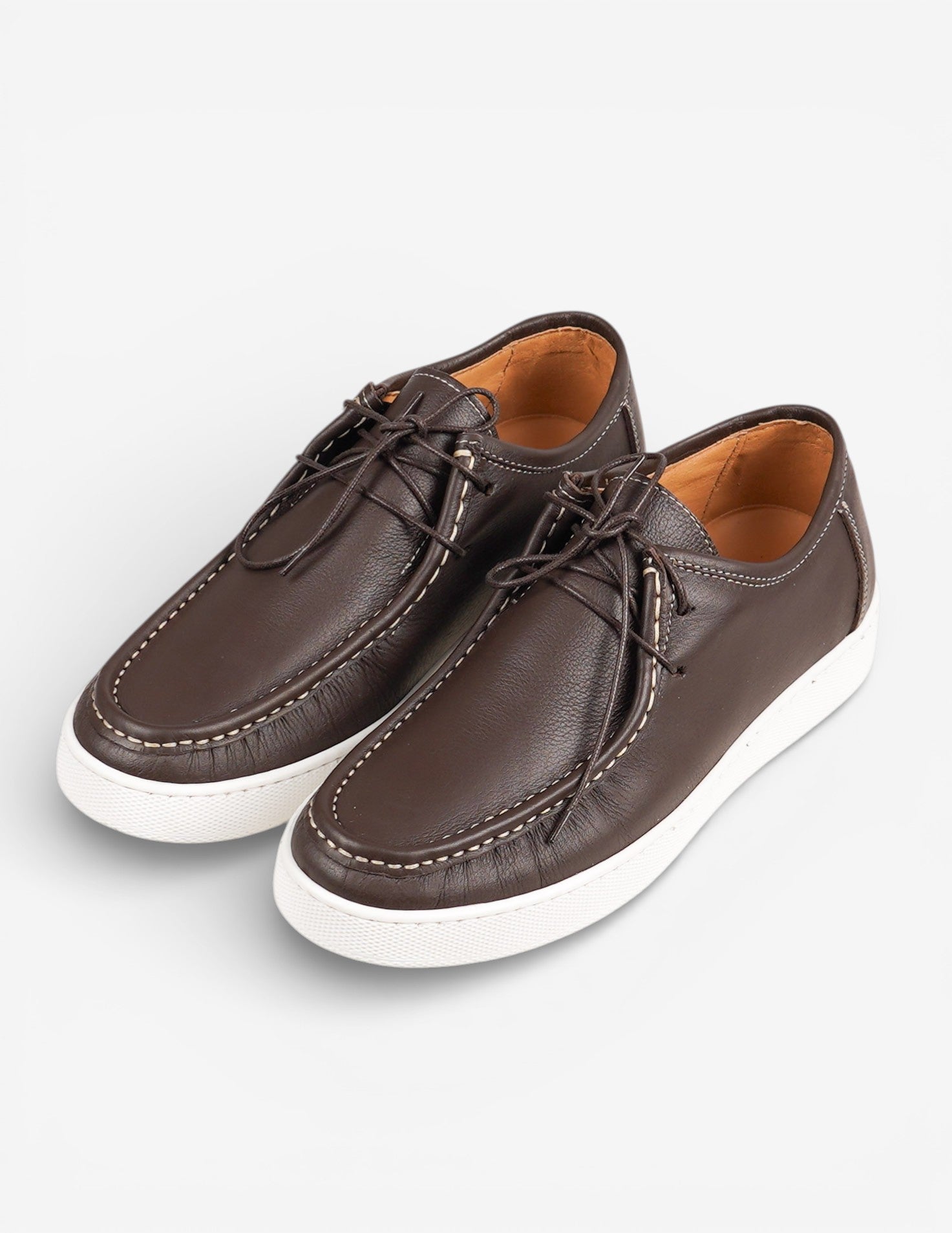 scarpa allacciata fondo gomma