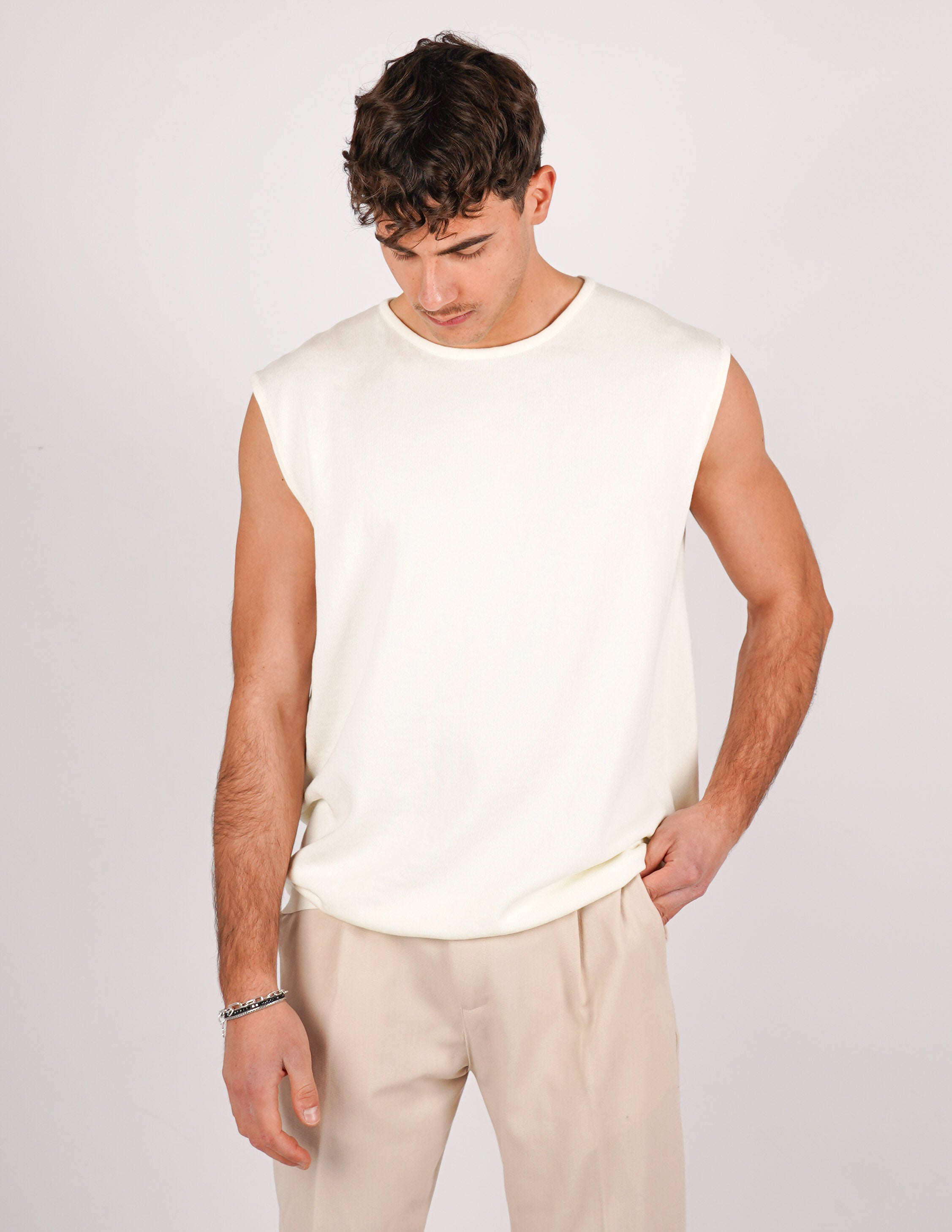 maglia smanicata in filo