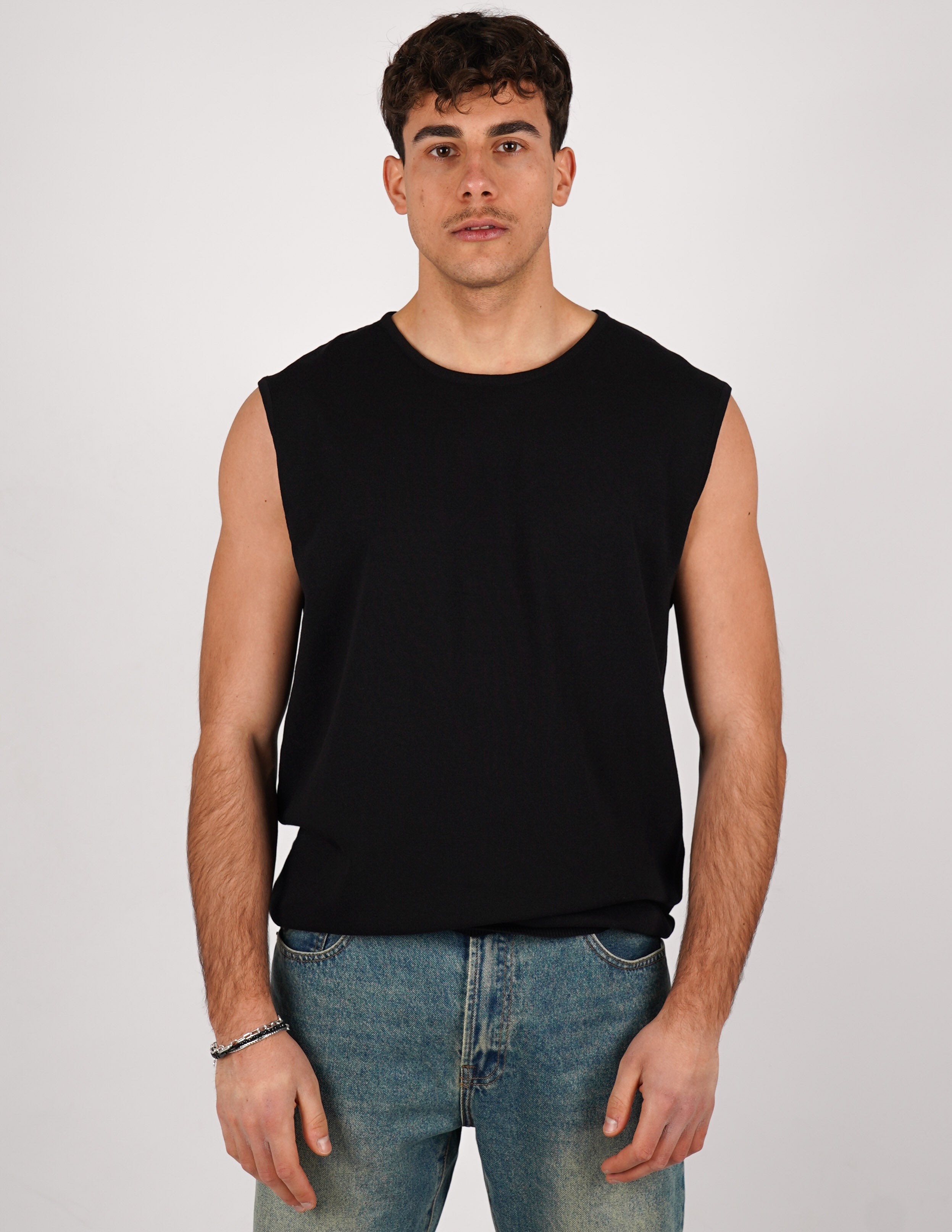 maglia smanicata in filo