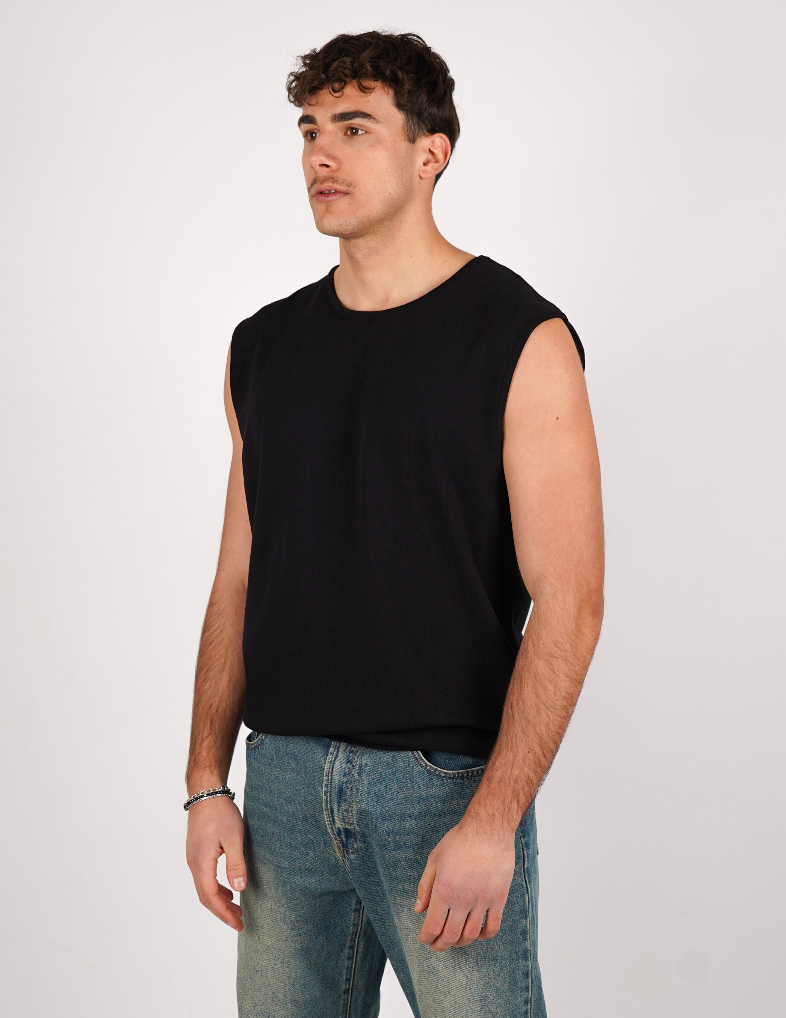 maglia smanicata in filo