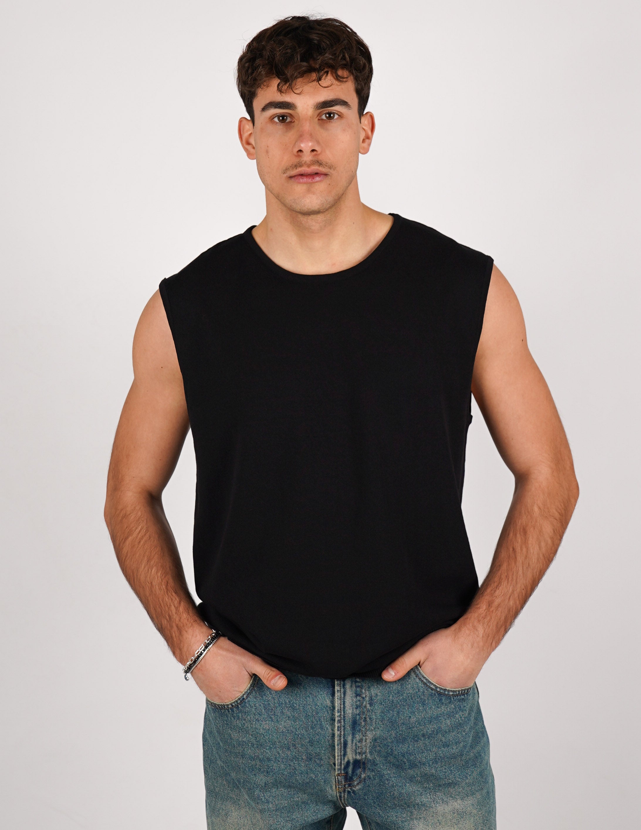 maglia smanicata in filo