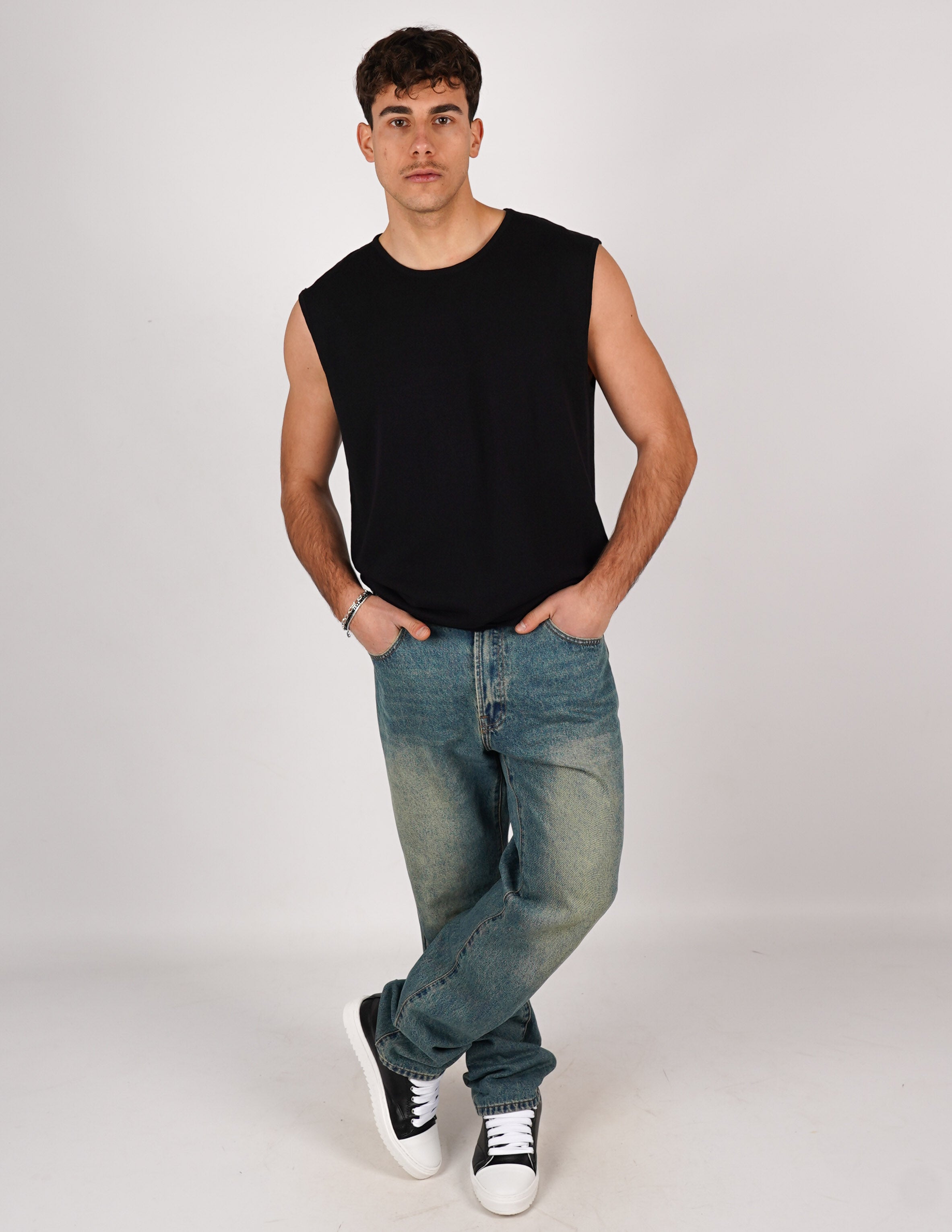 maglia smanicata in filo
