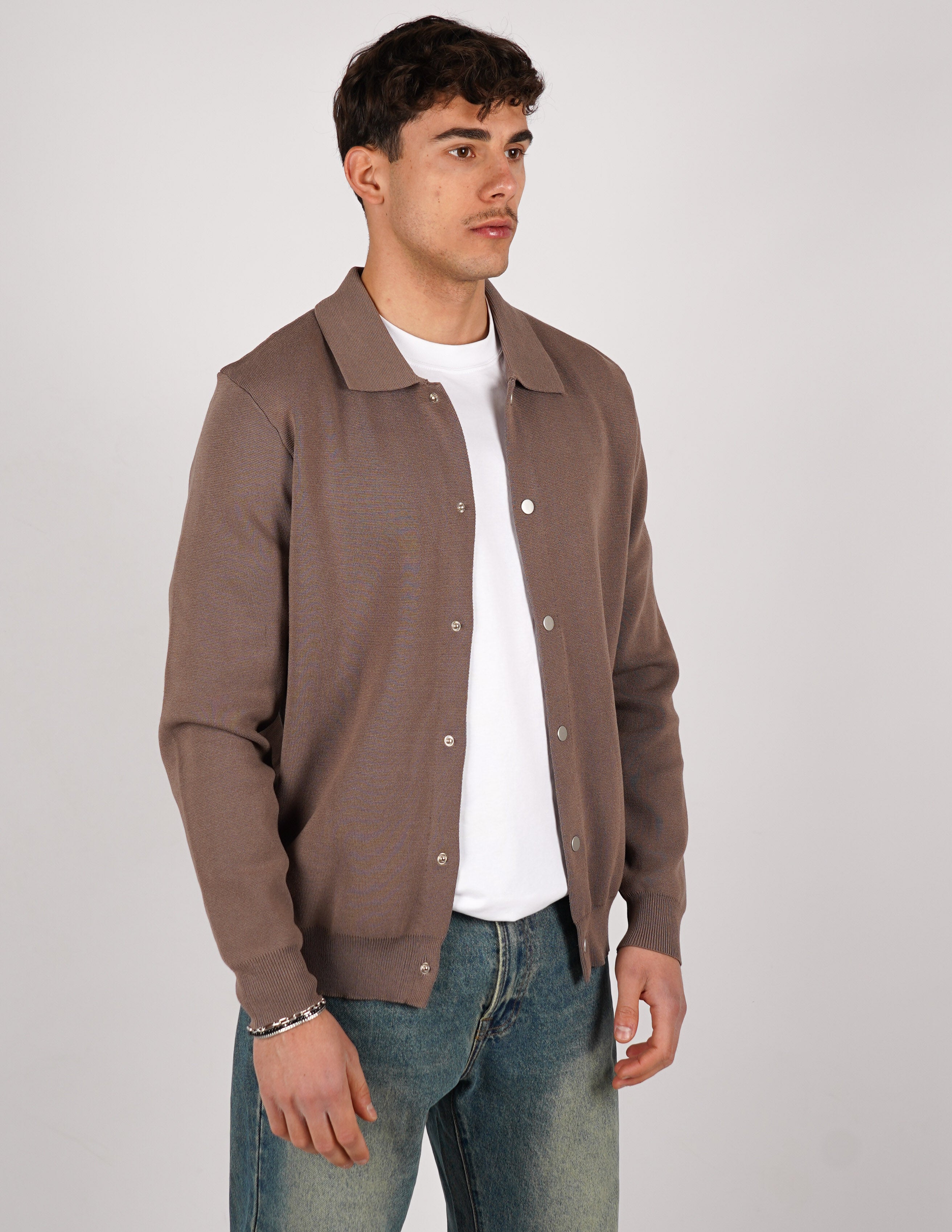 cardigan con bottone automatico