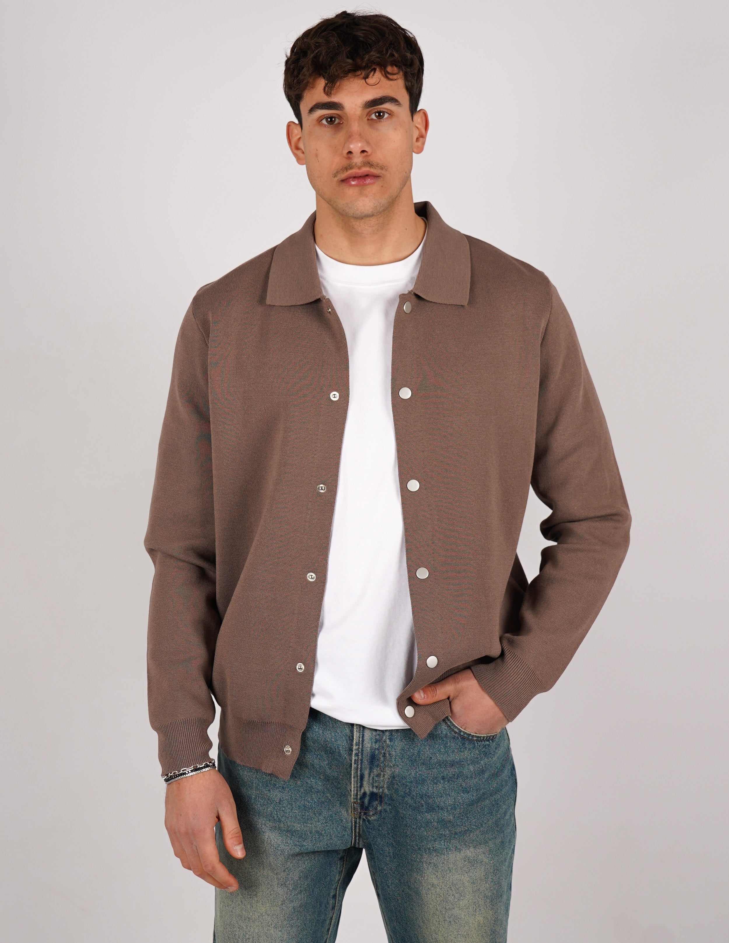 cardigan con bottone automatico