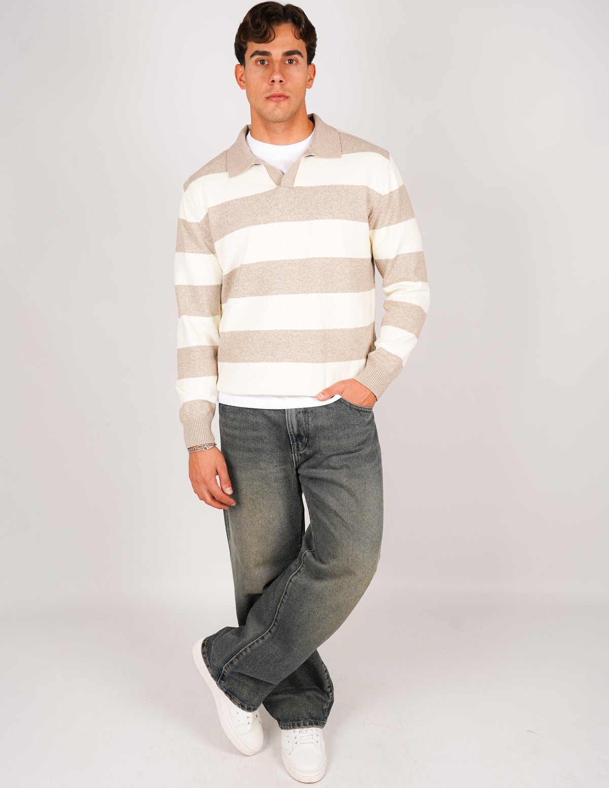 POLO RIGATA CON COLLO APERTO