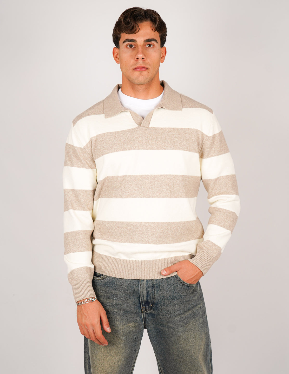 POLO RIGATA CON COLLO APERTO