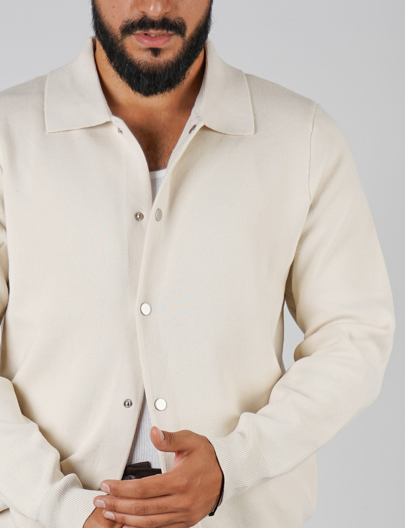 Cardigan con bottone automatico