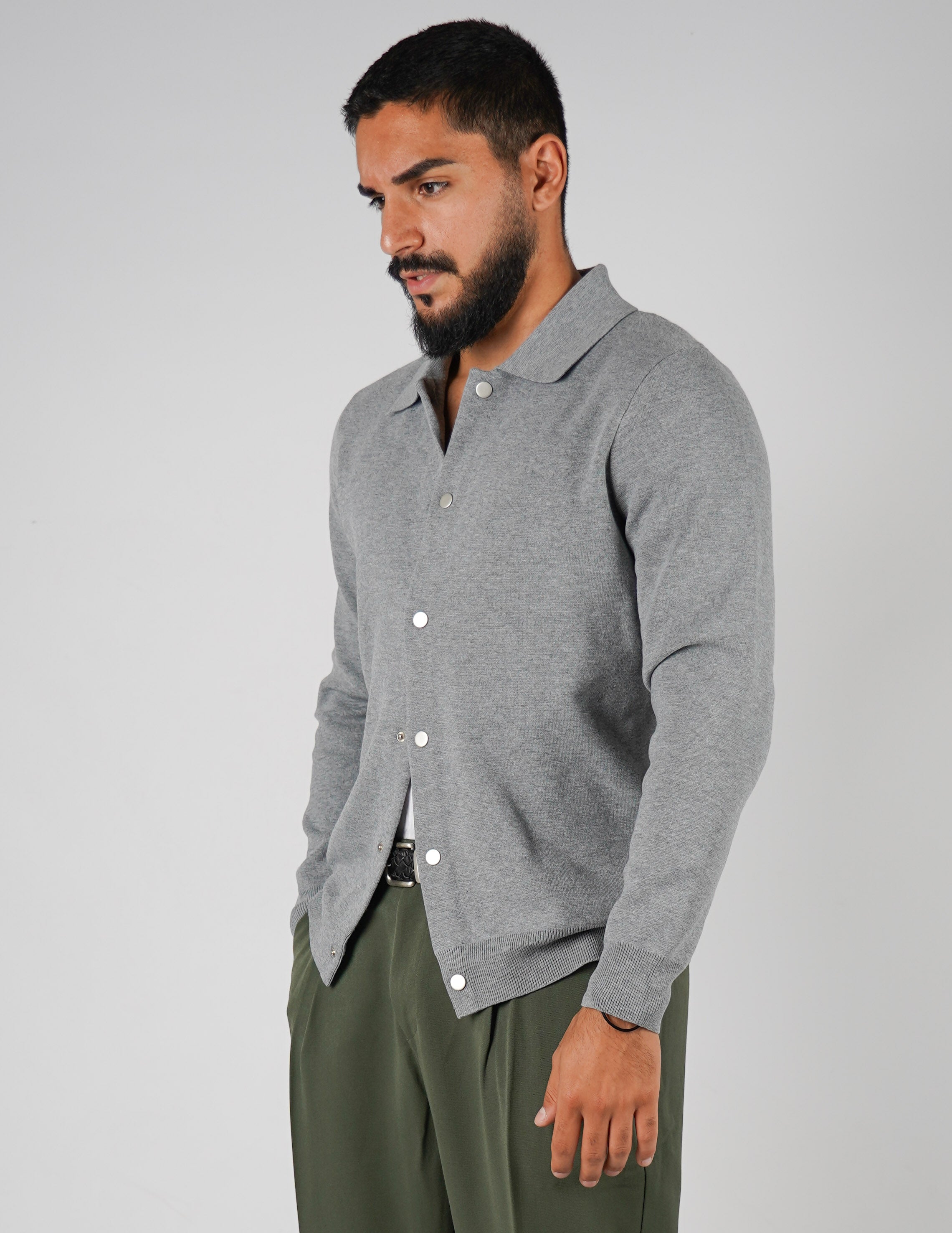 Cardigan con bottone automatico