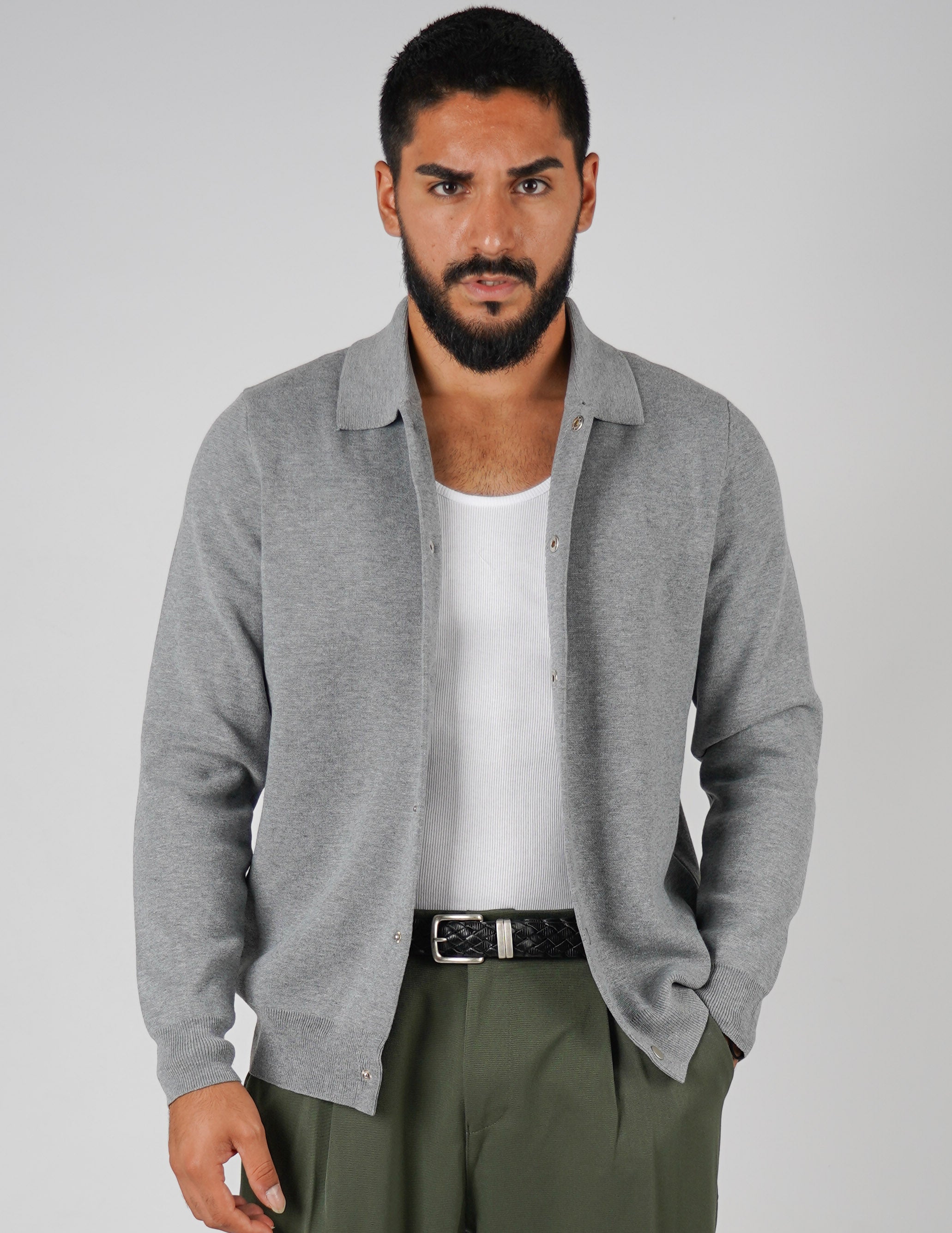 Cardigan con bottone automatico