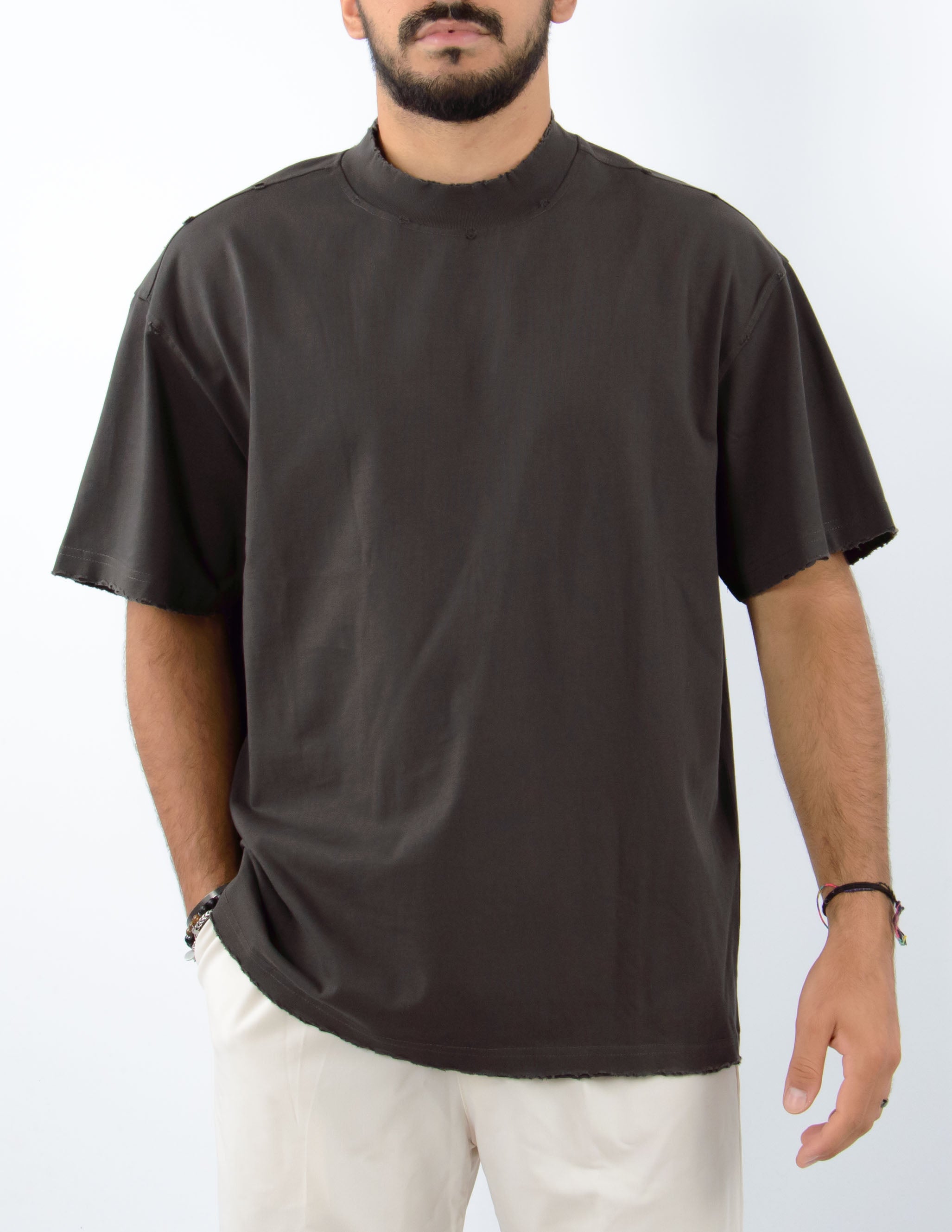 t-shirt uomo regular fit con dettagli