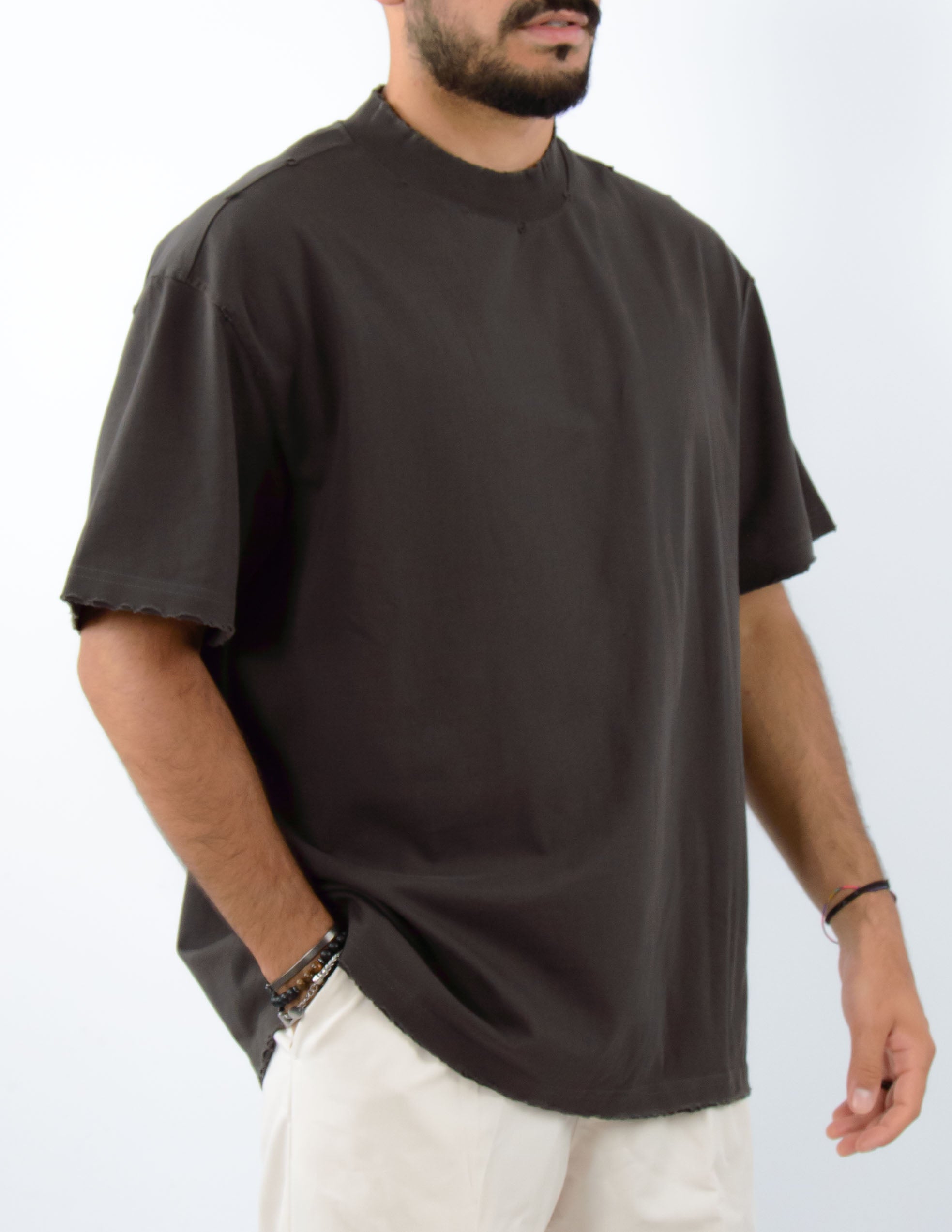t-shirt uomo regular fit con dettagli