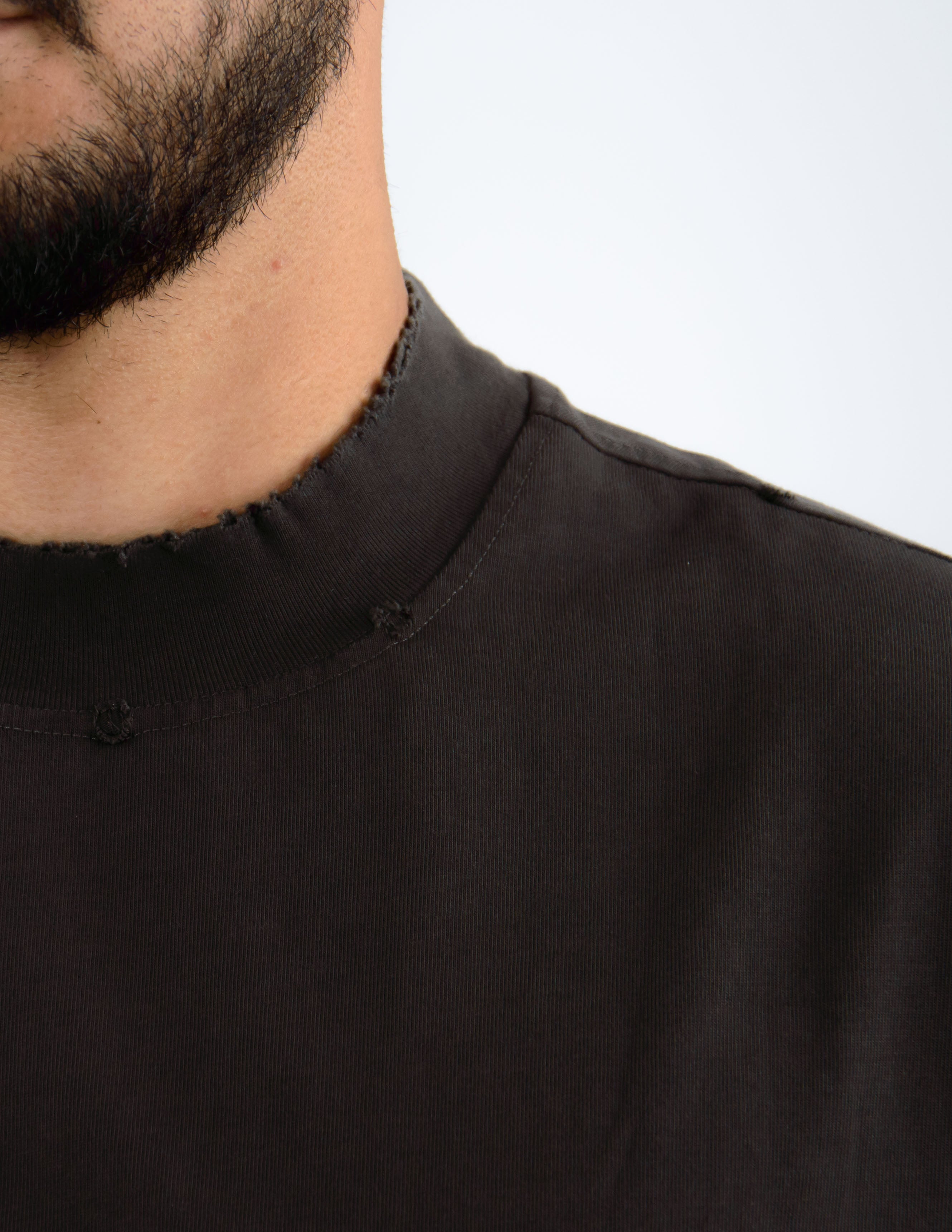t-shirt uomo regular fit con dettagli