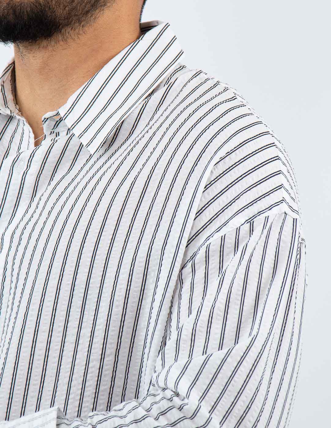 CAMICIA DALLA VESTIBILITà COMODA IN POPELINE A RIGHE