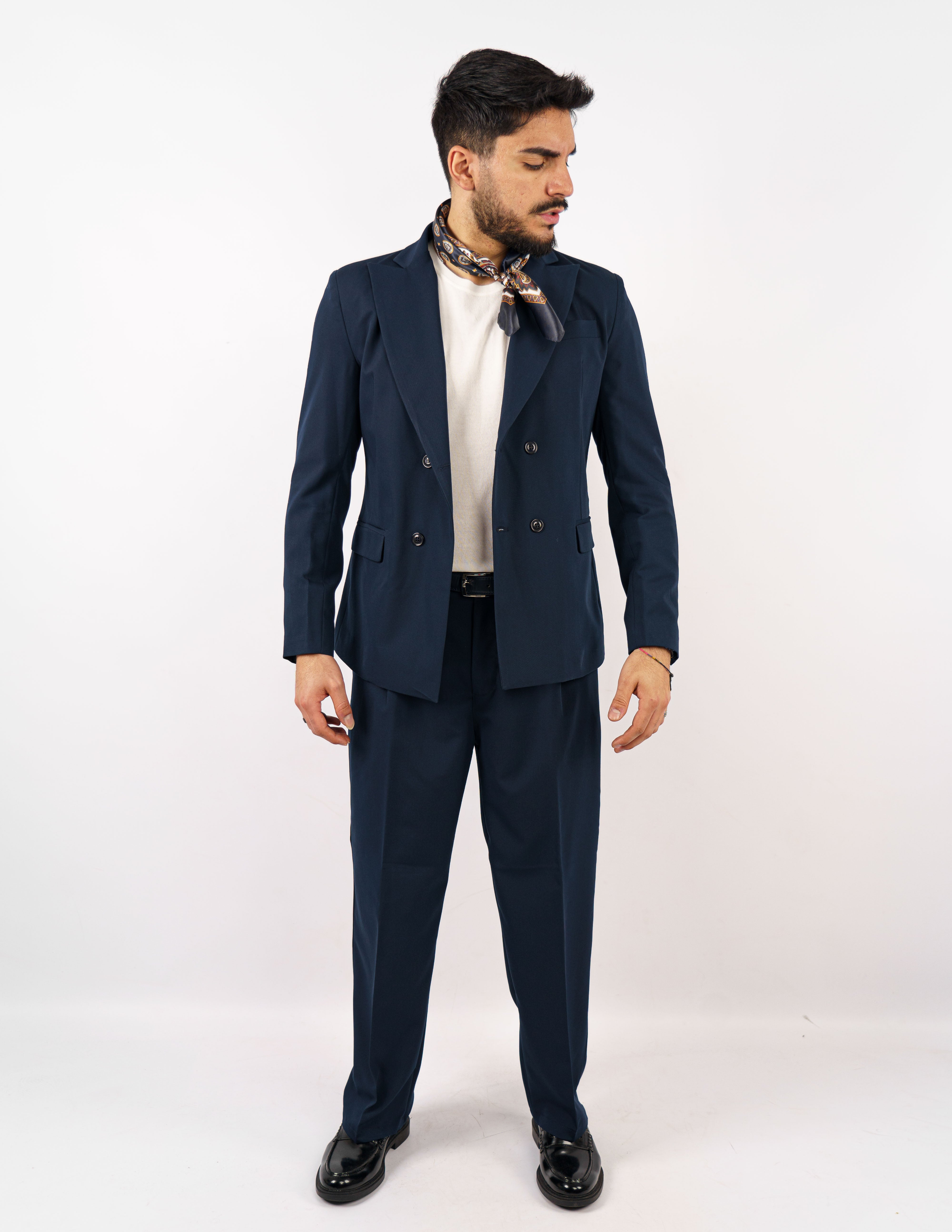 abito doppiopetto con pantalone fondo largo