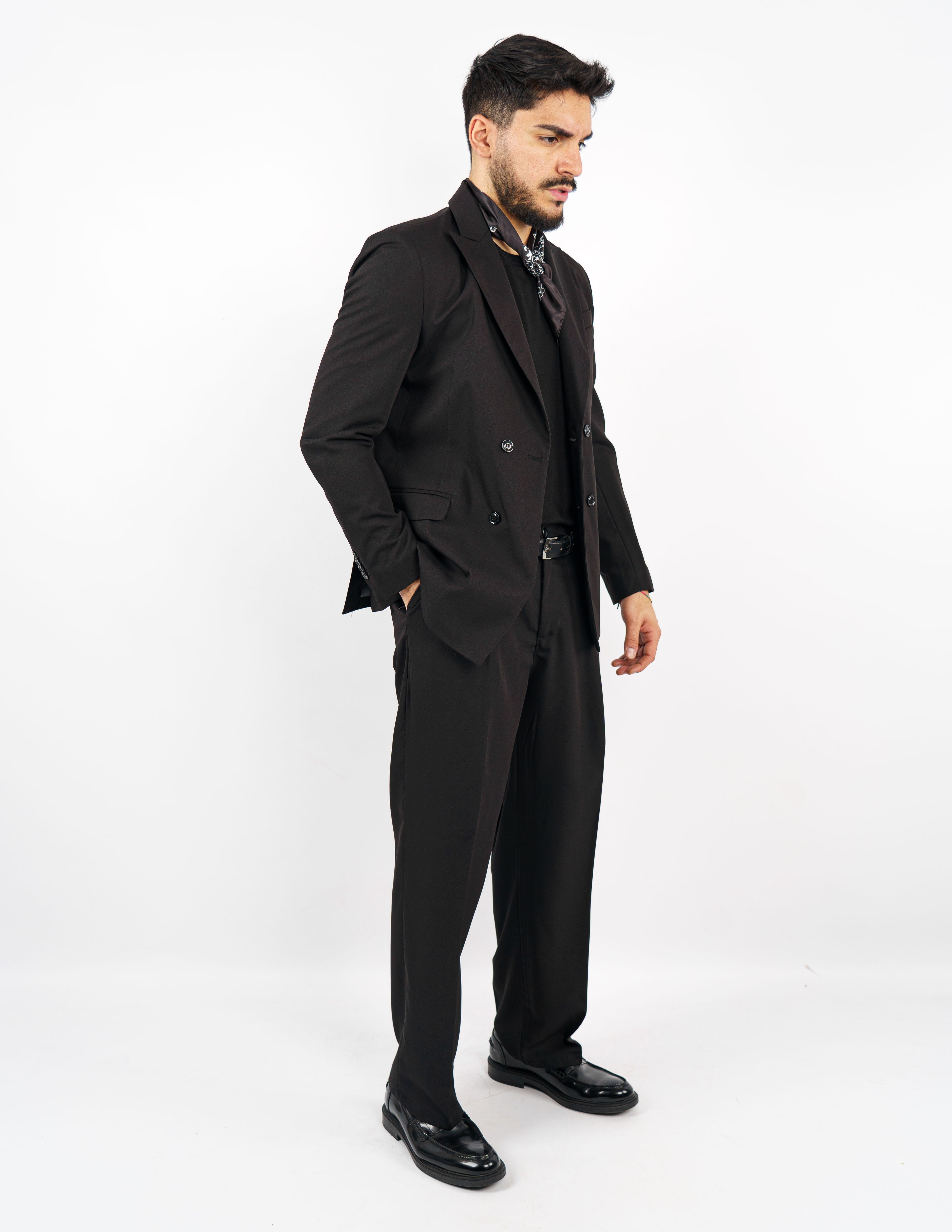 abito doppiopetto con pantalone fondo largo