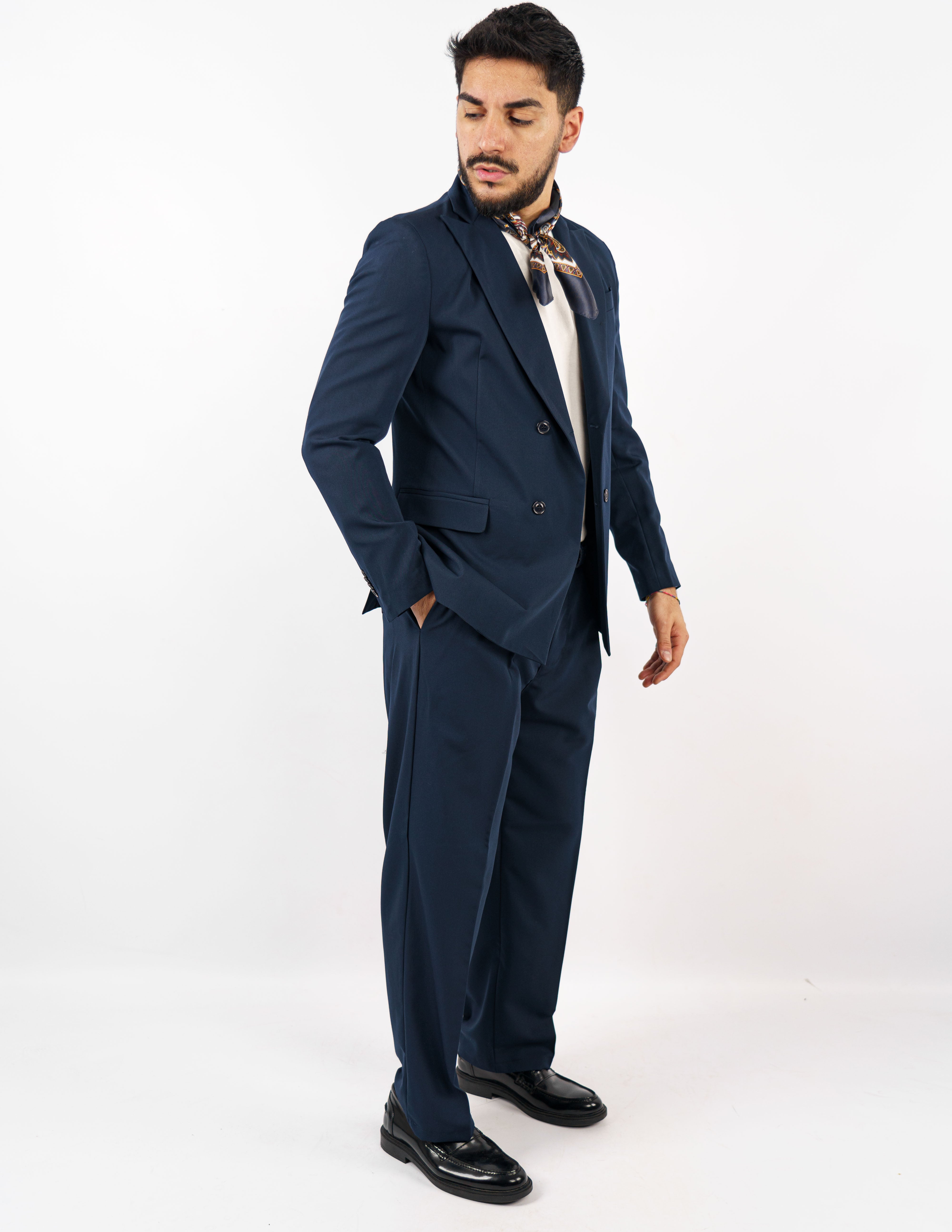 abito doppiopetto con pantalone fondo largo