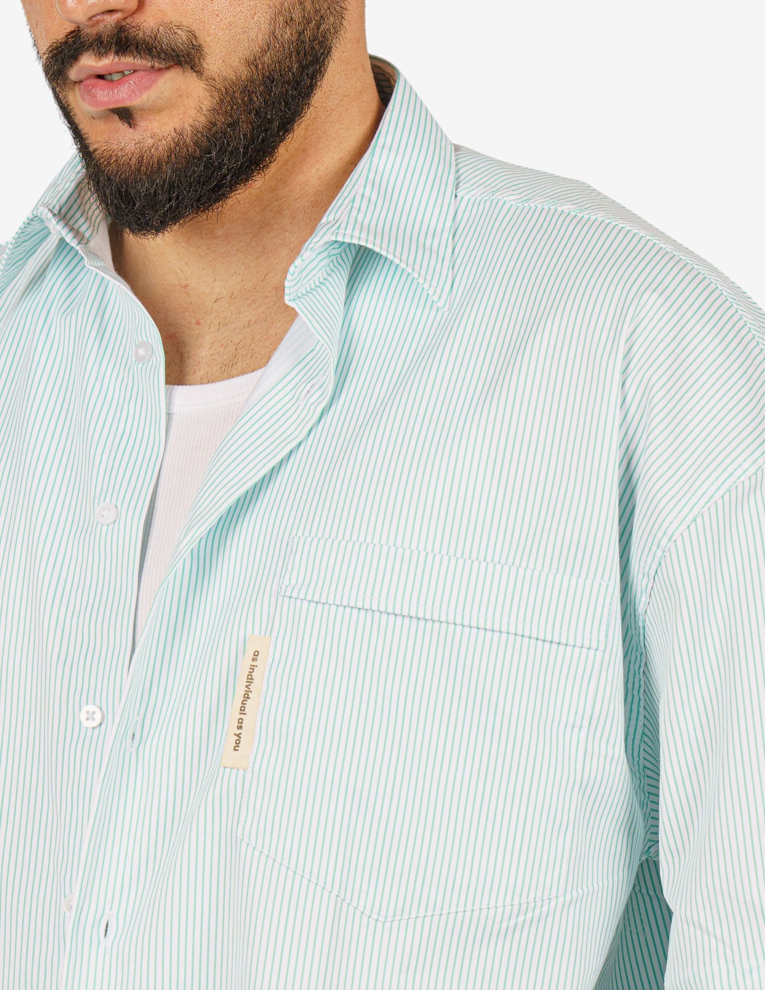 camicia cropped rigata con taschino