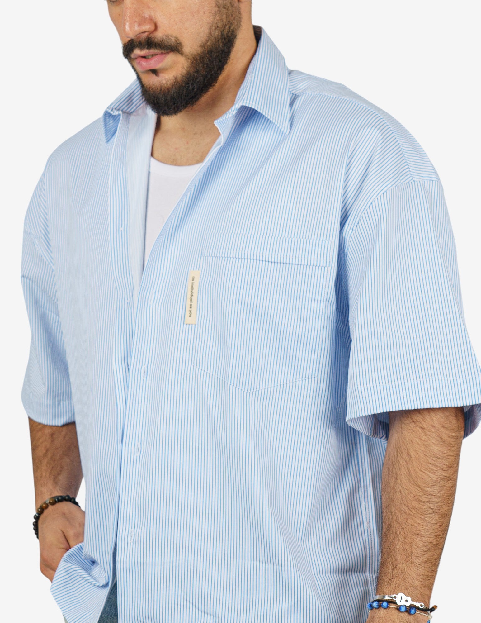 camicia cropped rigata con taschino