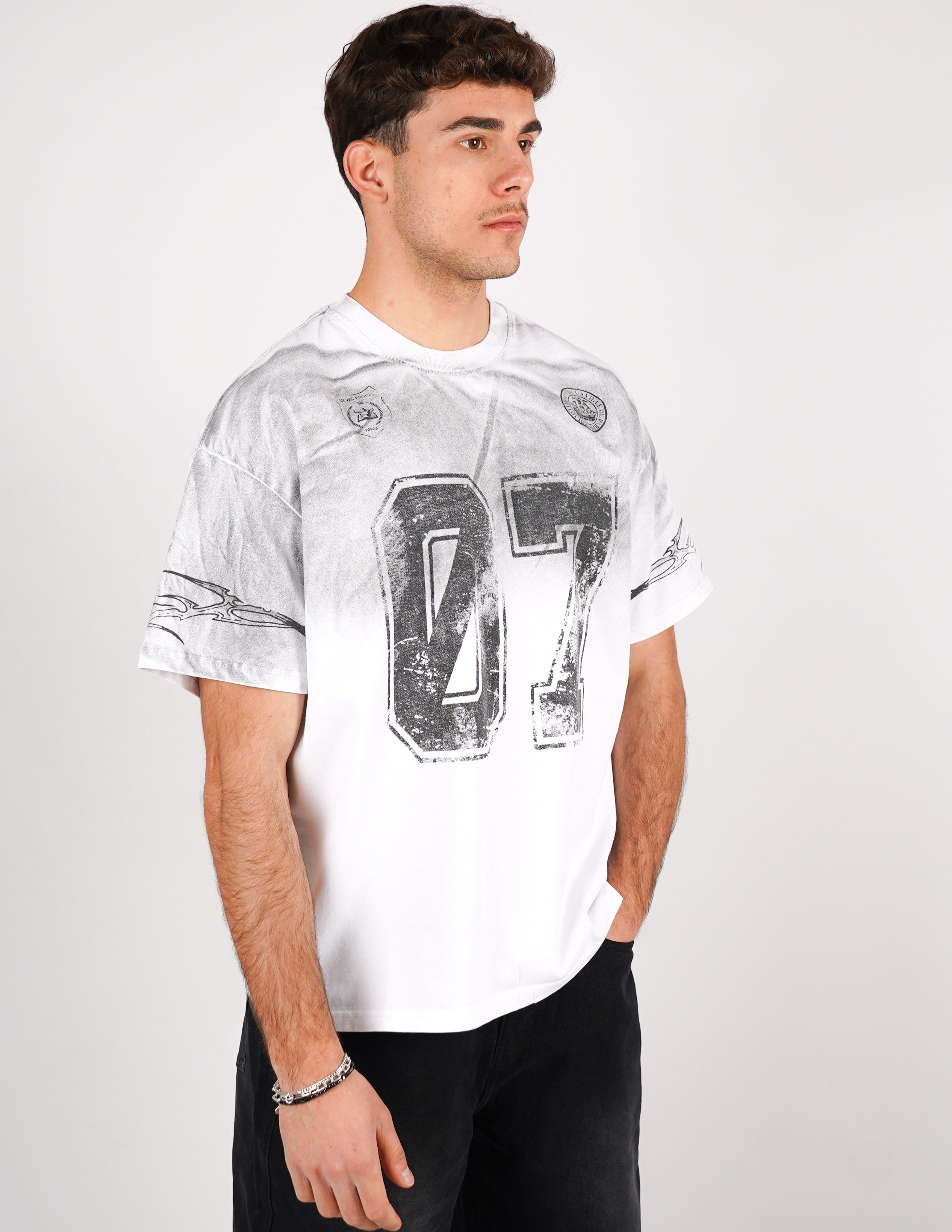 t-shirt slavata con numero
