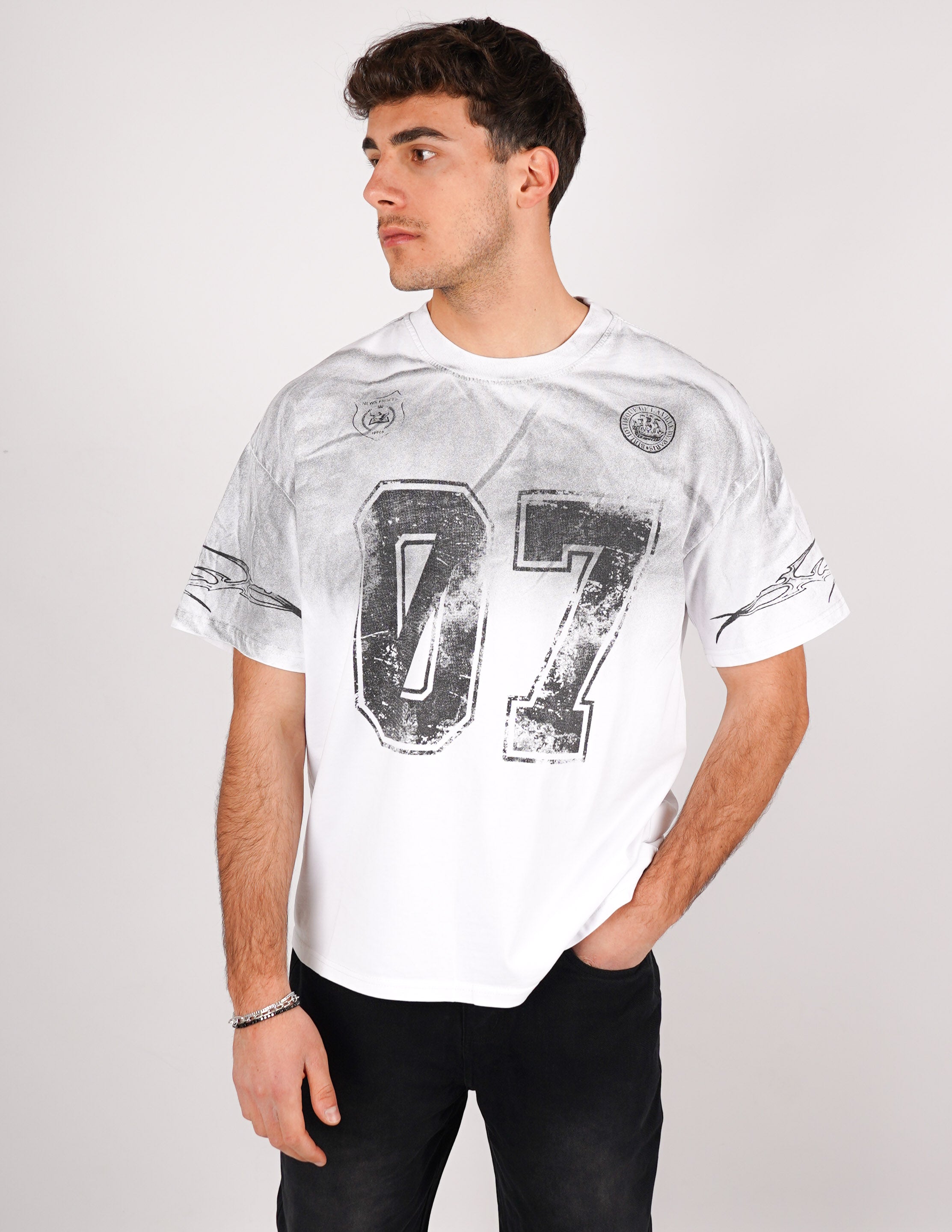 t-shirt slavata con numero