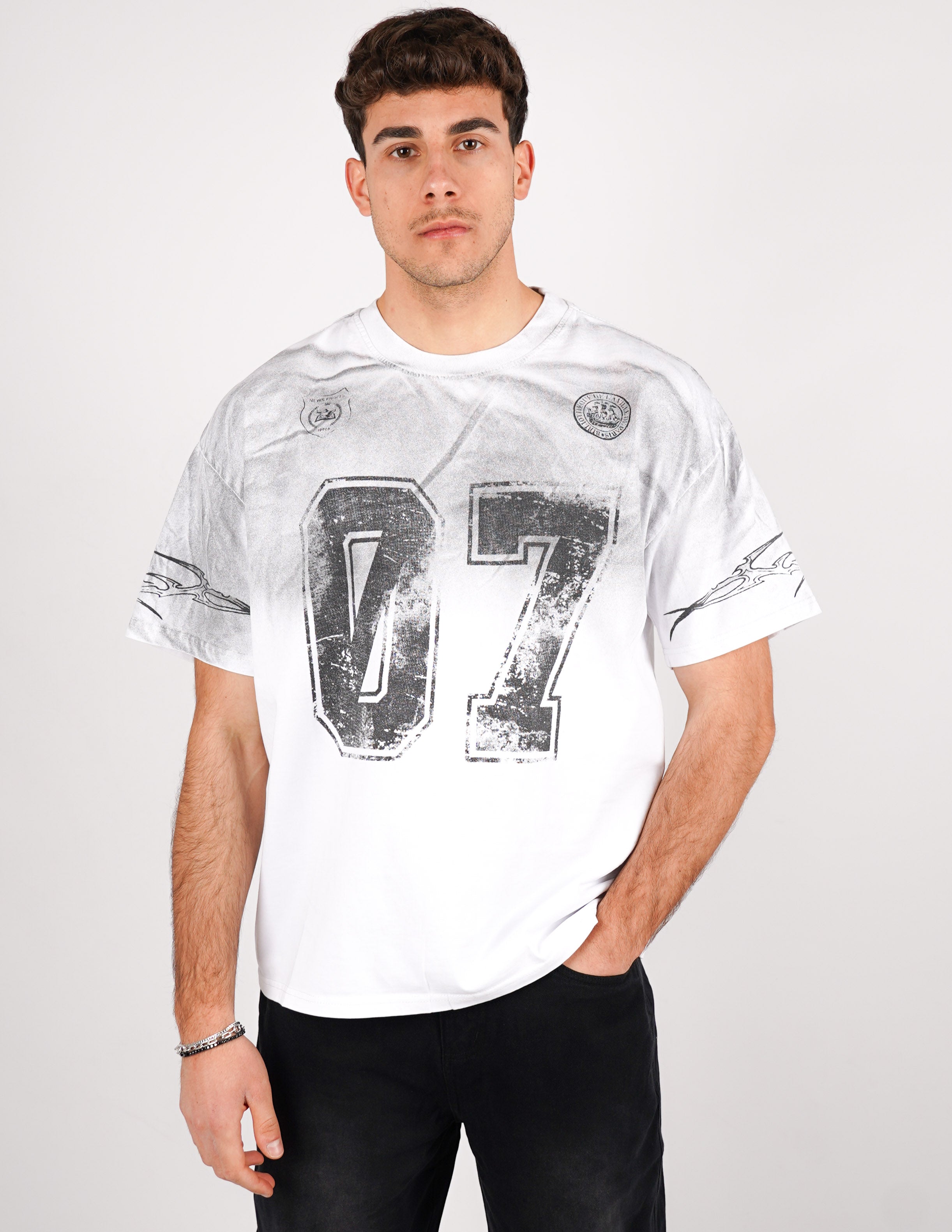 t-shirt slavata con numero