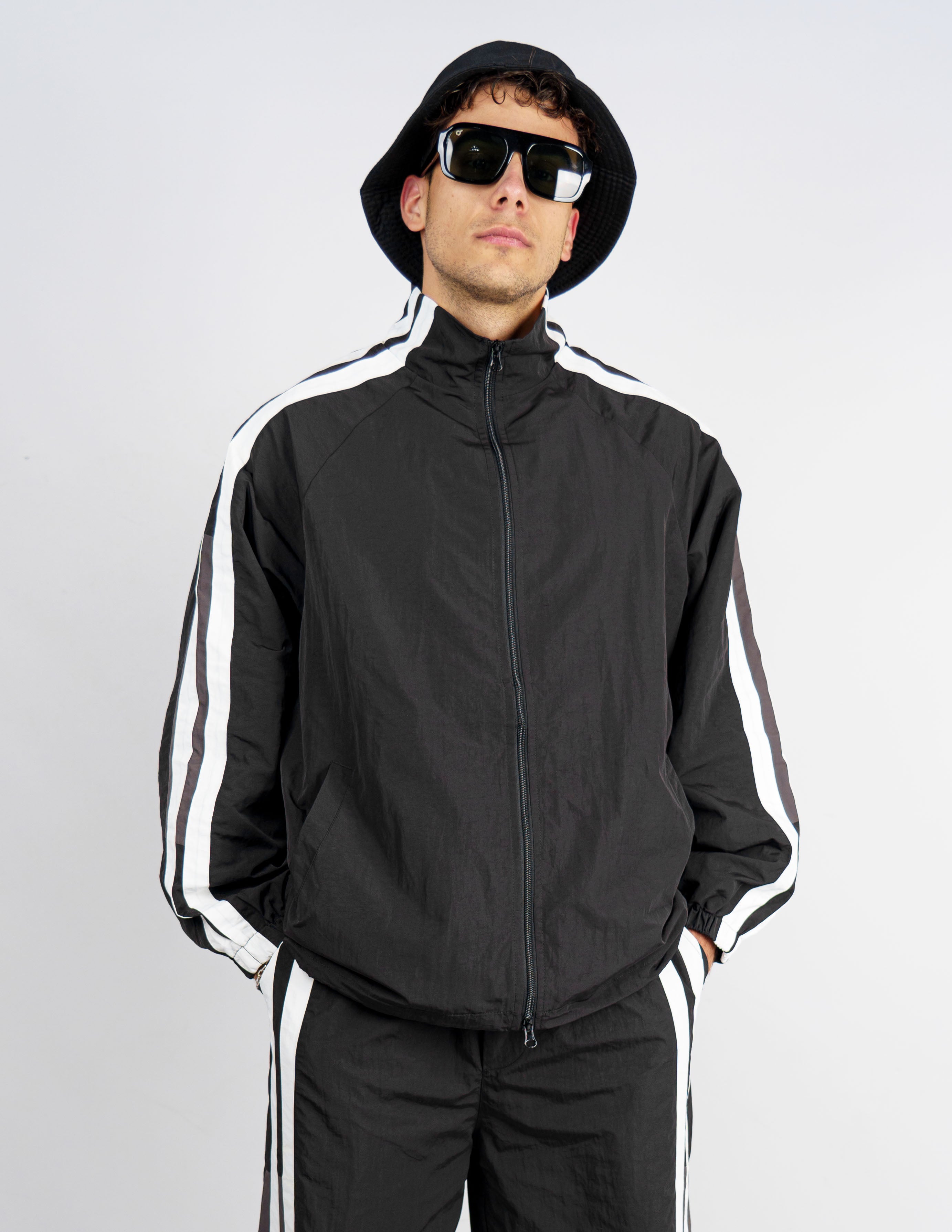 coordinato in tessuto tecnico leggero