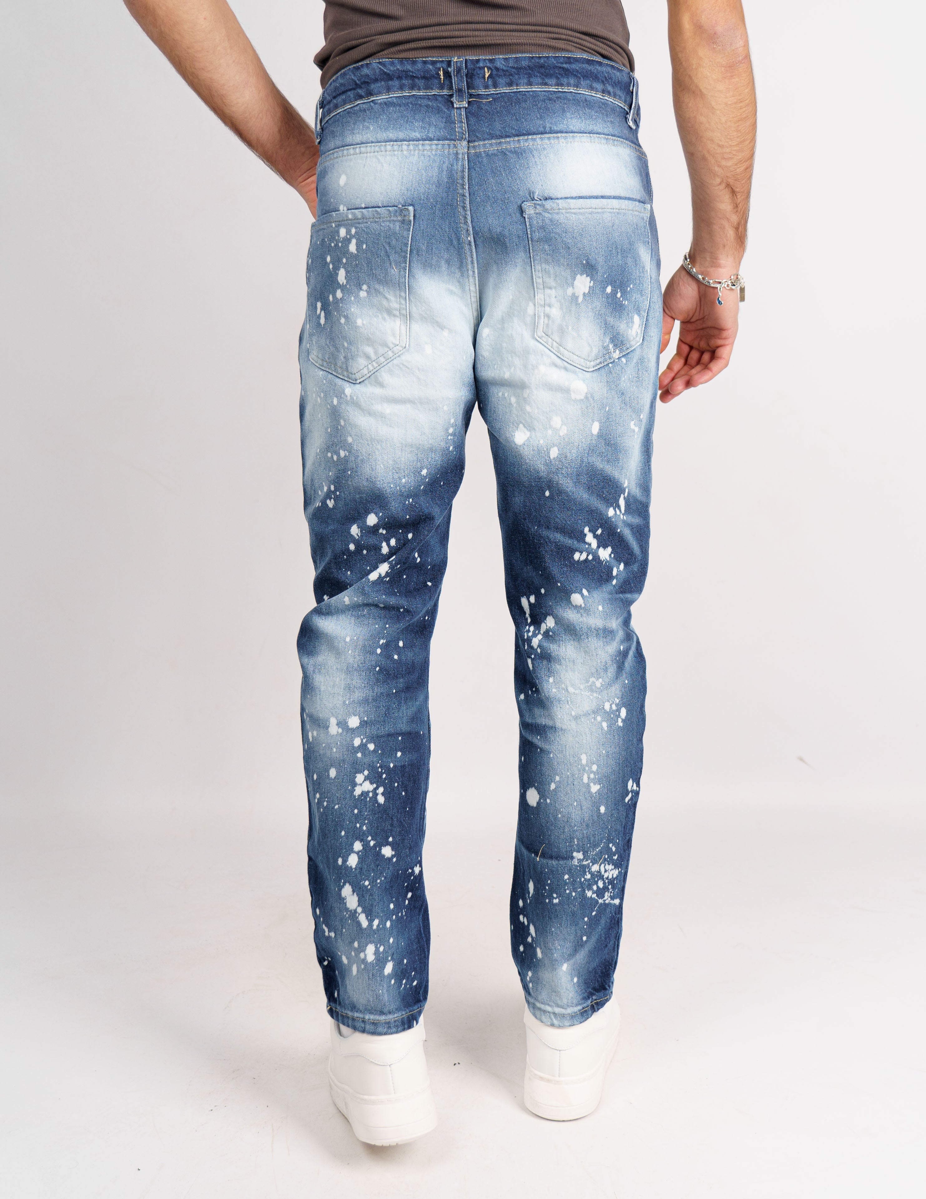 jeans denim con abrasioni e schizzi