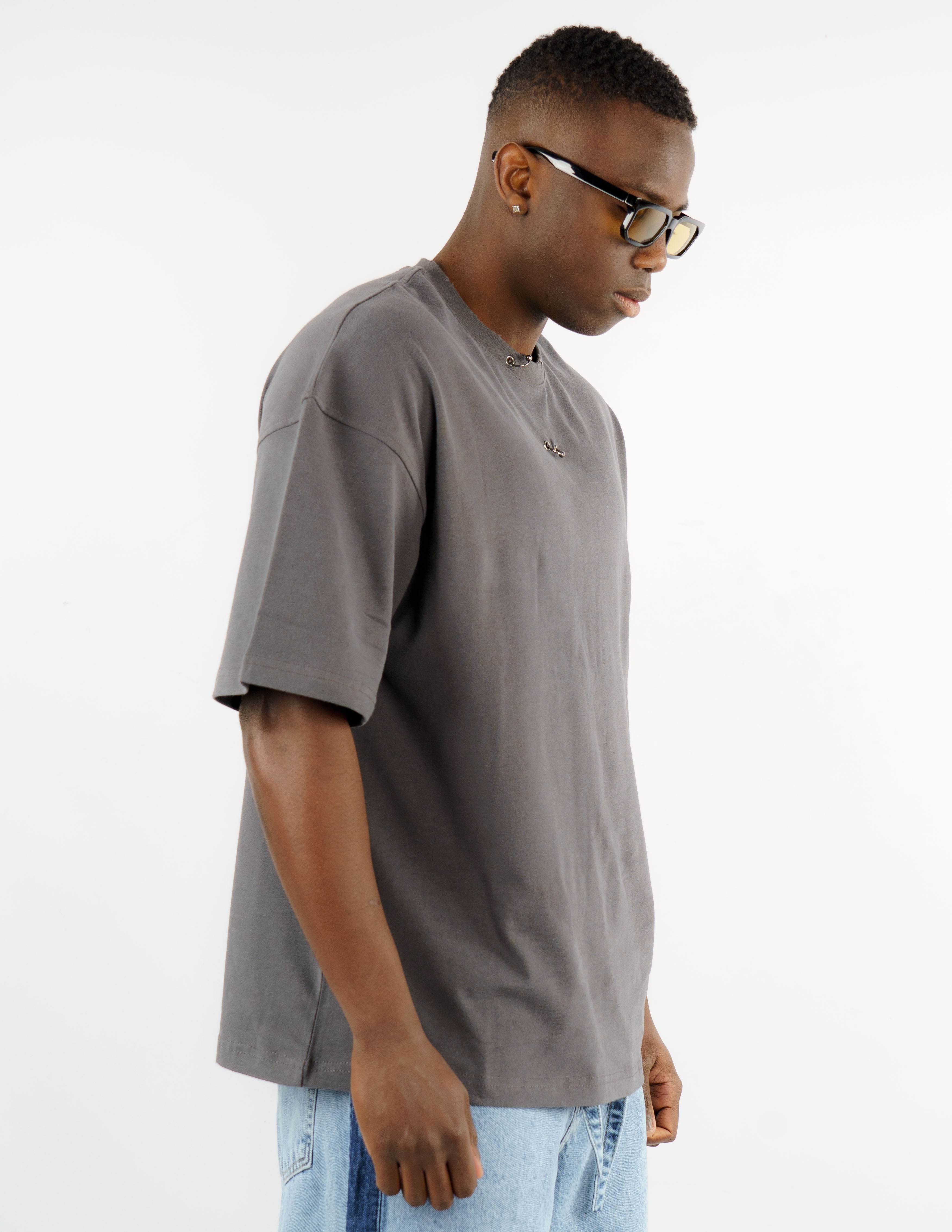 t-shirt over slavata con dettaglio