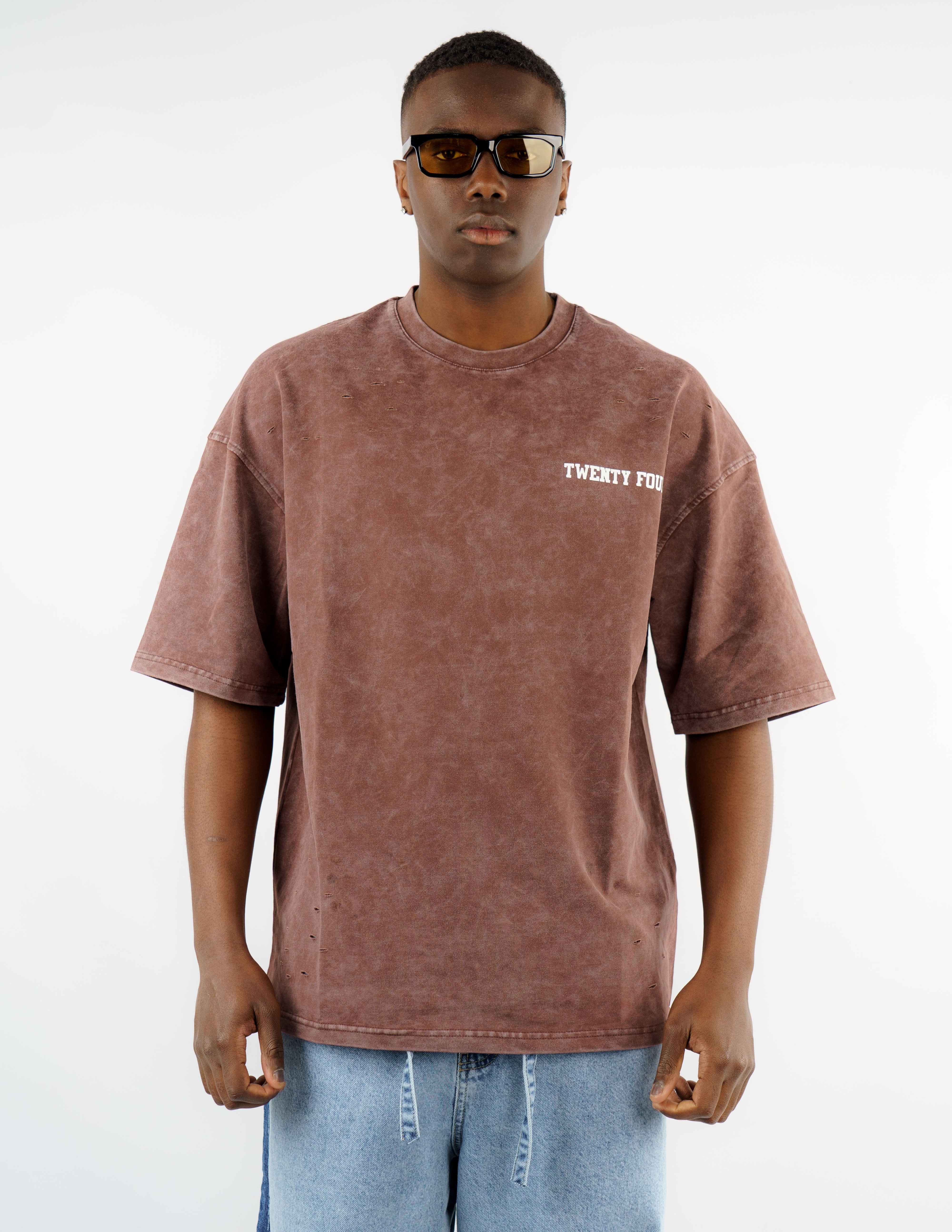 t-shirt slavata con stampa e rotture