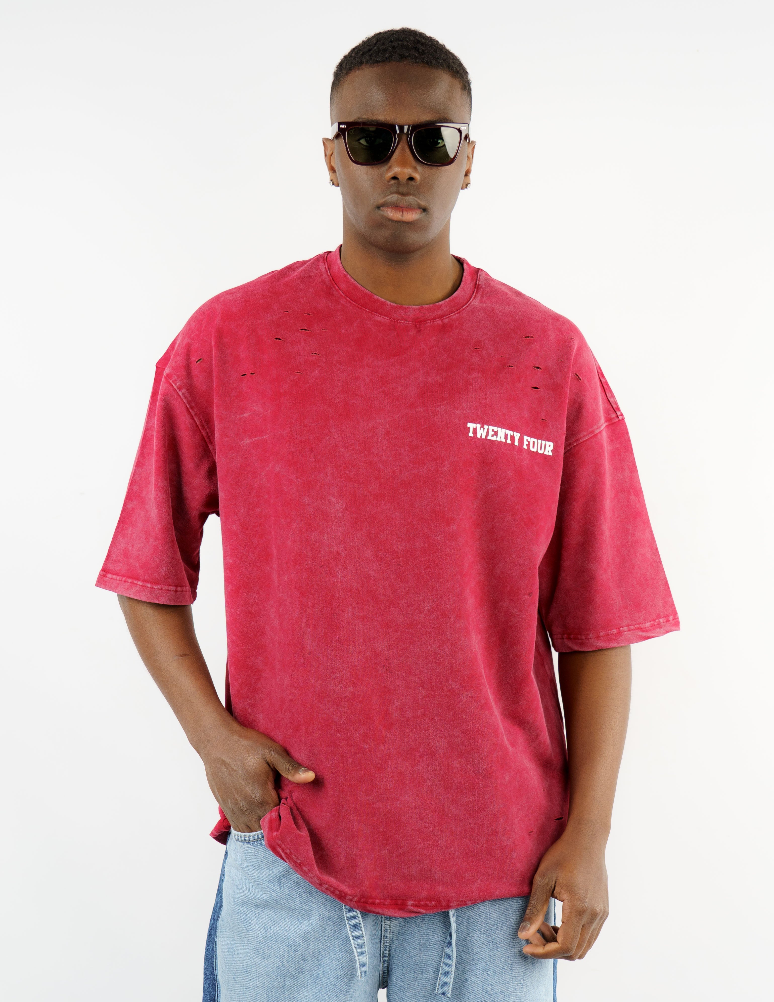 t-shirt slavata con stampa e rotture