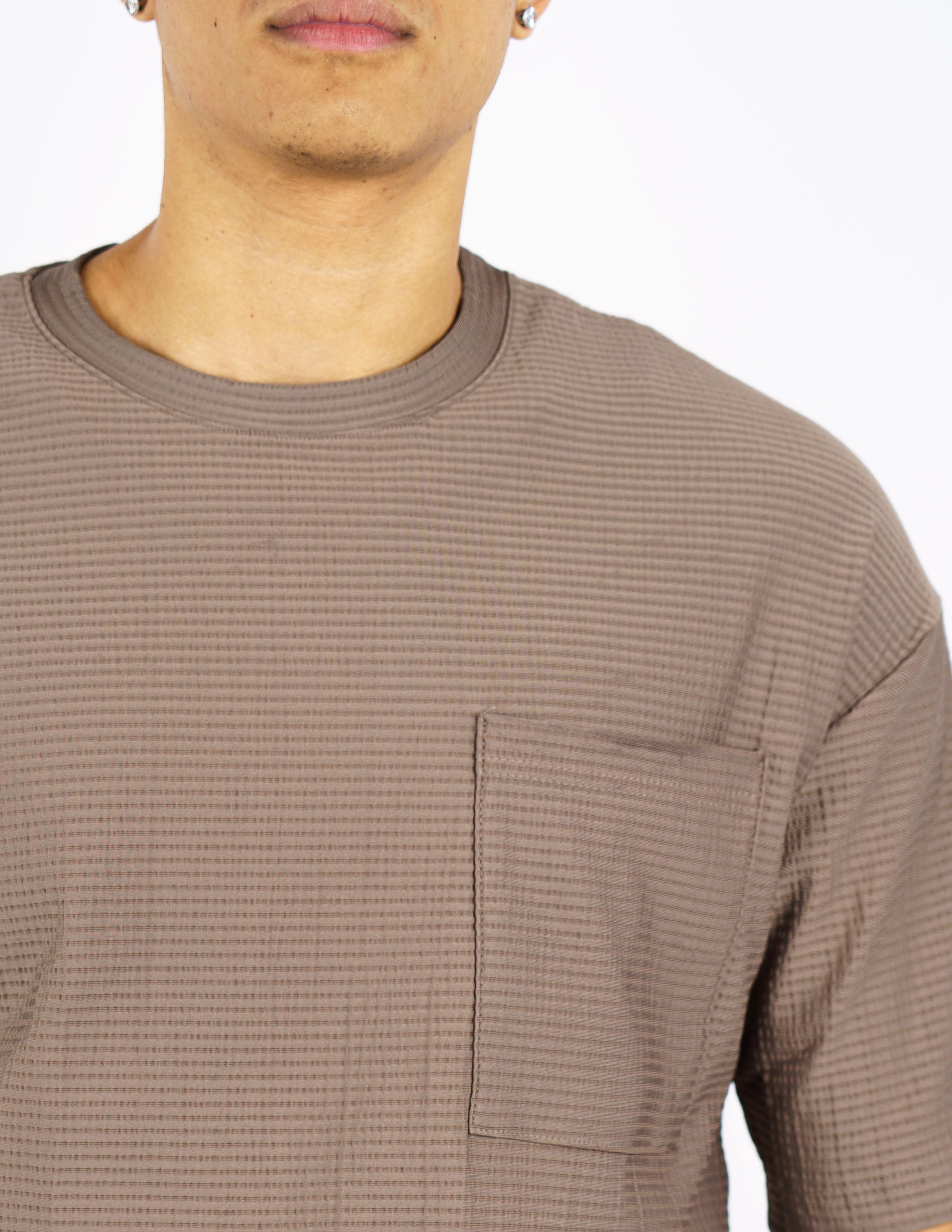 t-shirt strutturata con taschino semiover