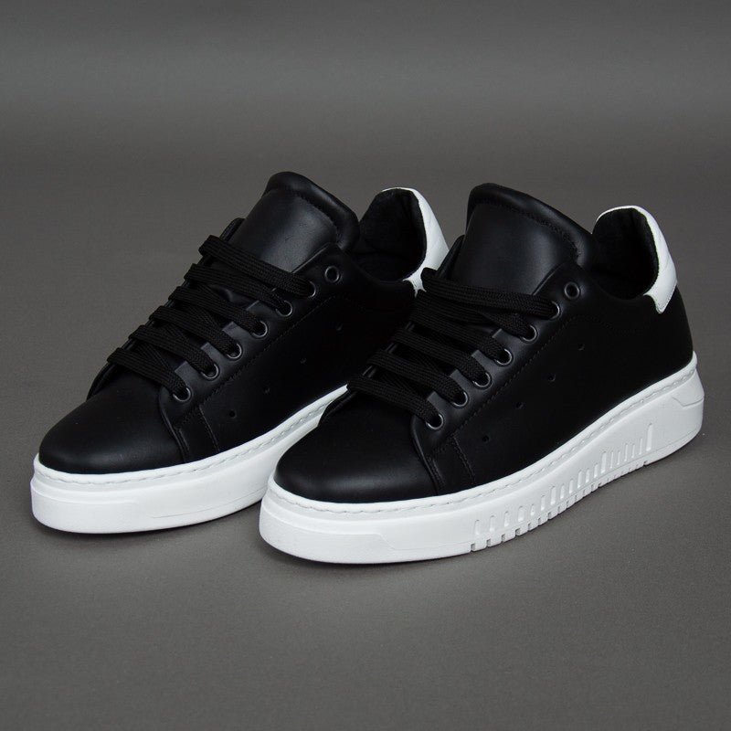 Sneakers black