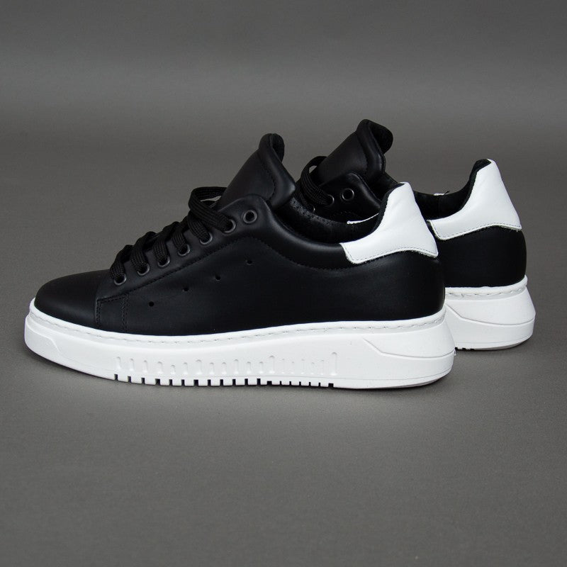 Sneakers black