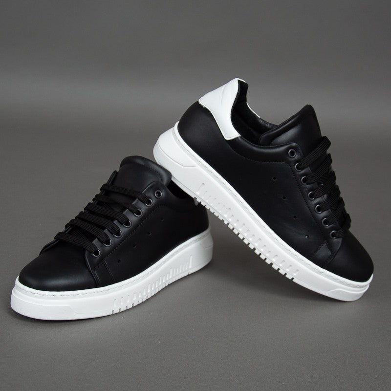 Sneakers black