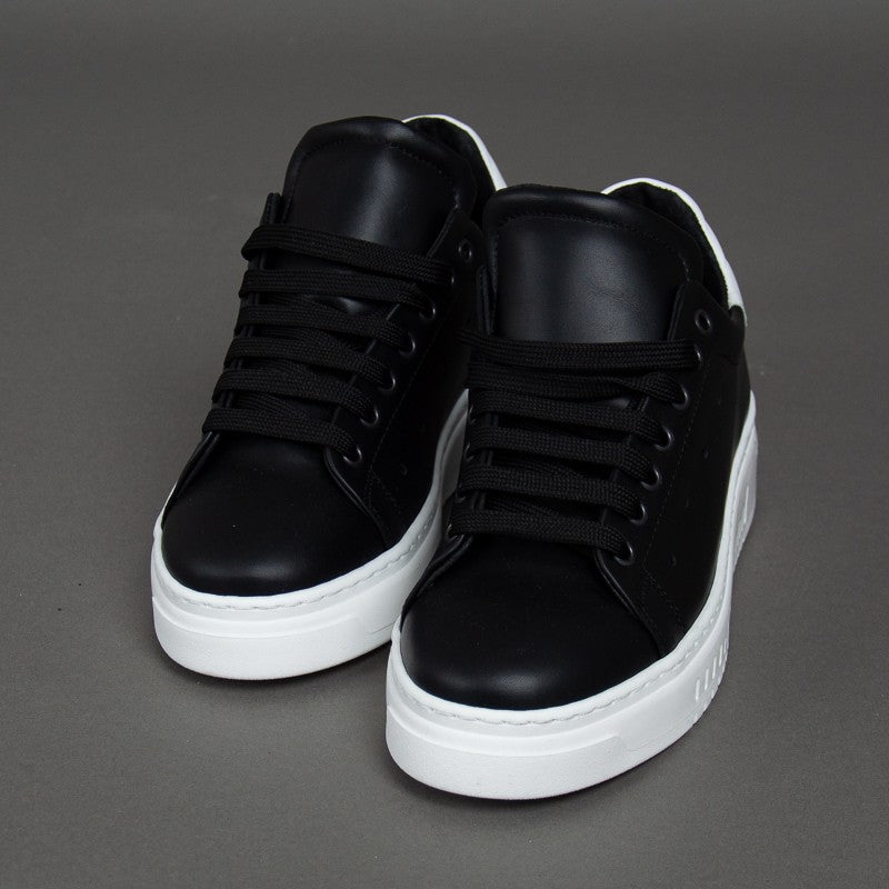 Sneakers black