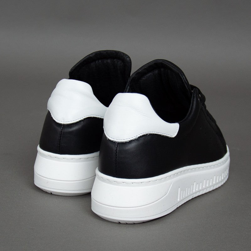 Sneakers black