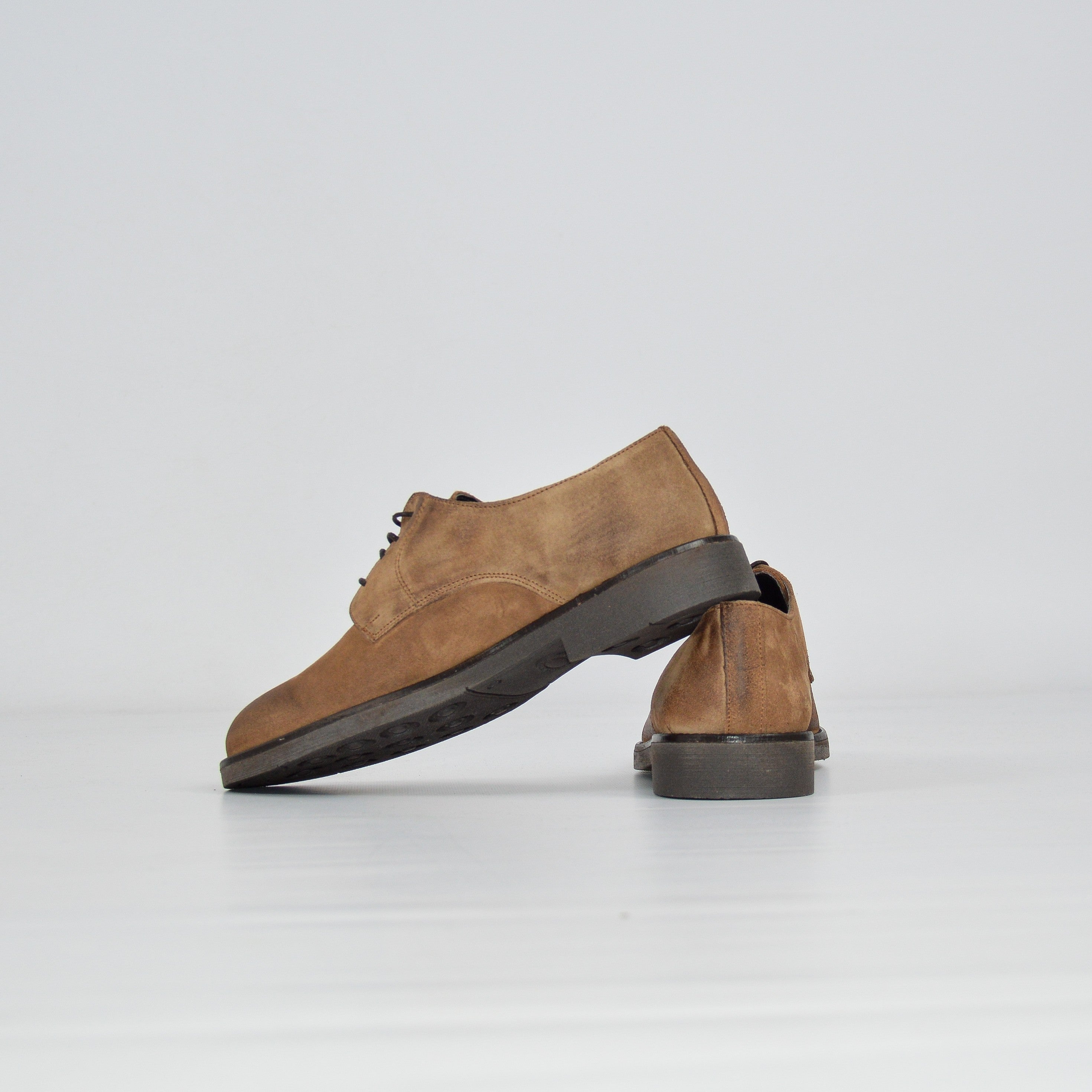 scarpa bassa in camoscio camel