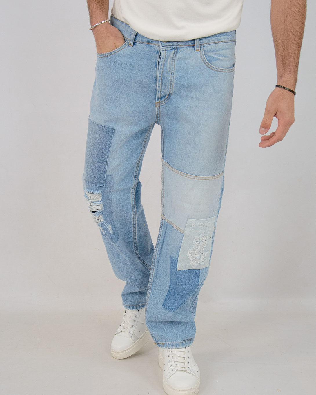 jeans uomo street con toppe wide fit