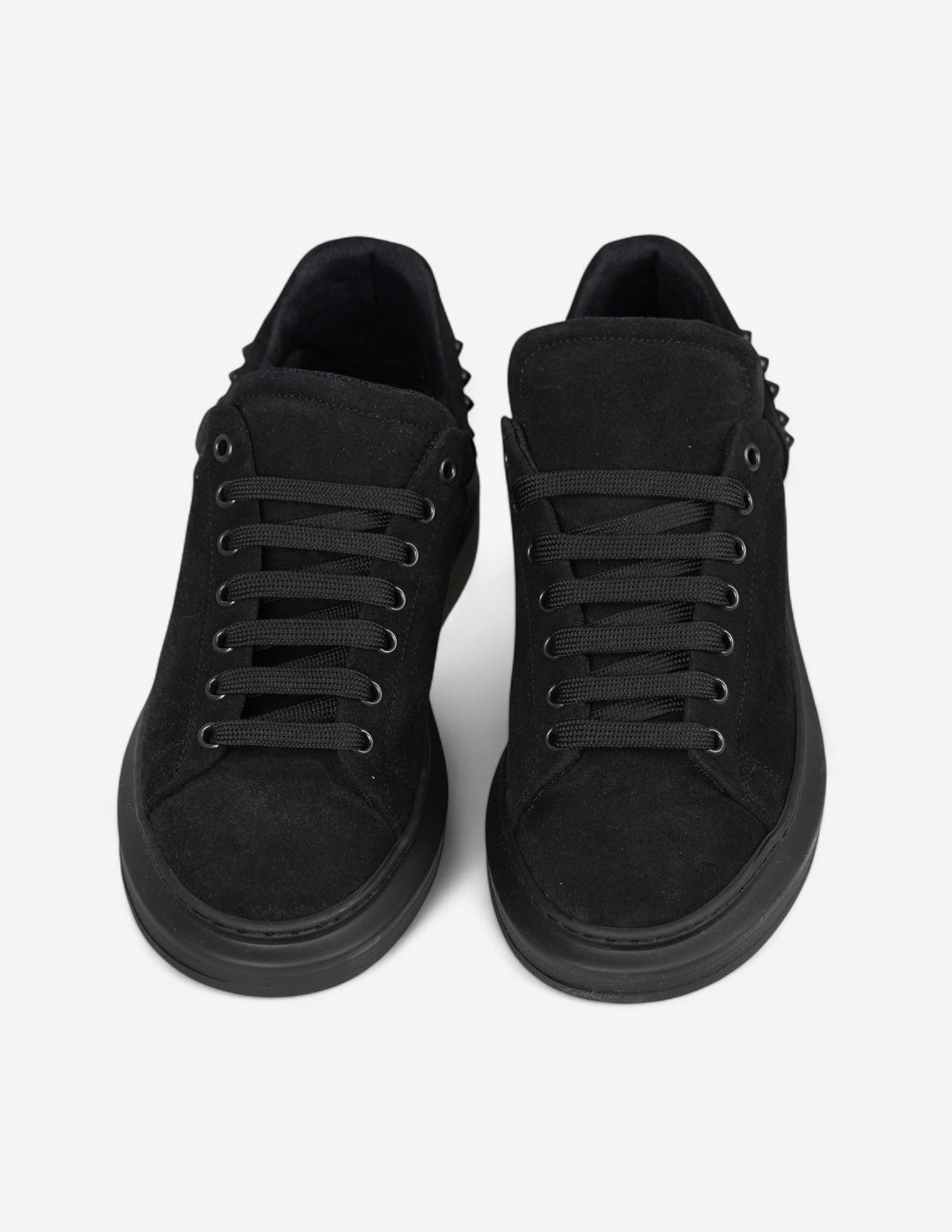 Sneakers uomo in camoscio con borchie